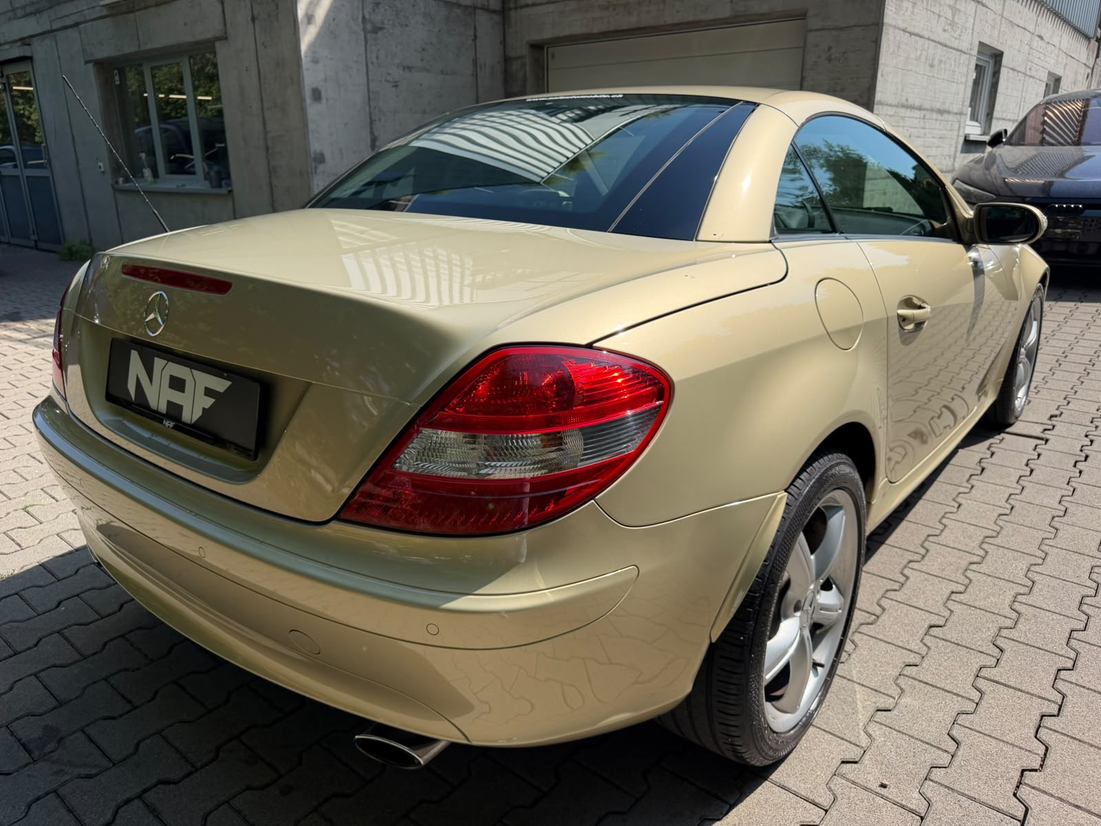 MERCEDES-BENZ SLK 350 Designo-image-5