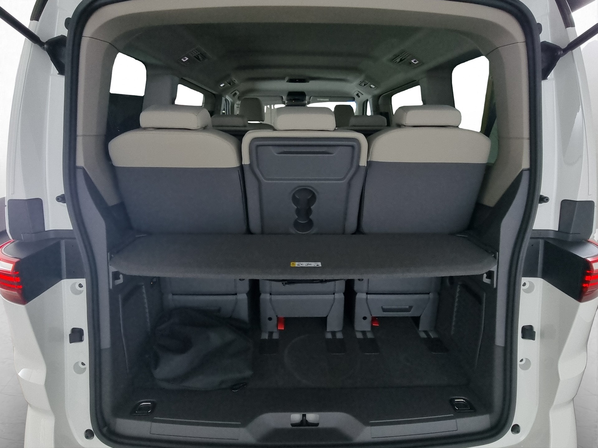 VW T7 Multivan Edition 1.5 eHybrid DSG 4M-image-14