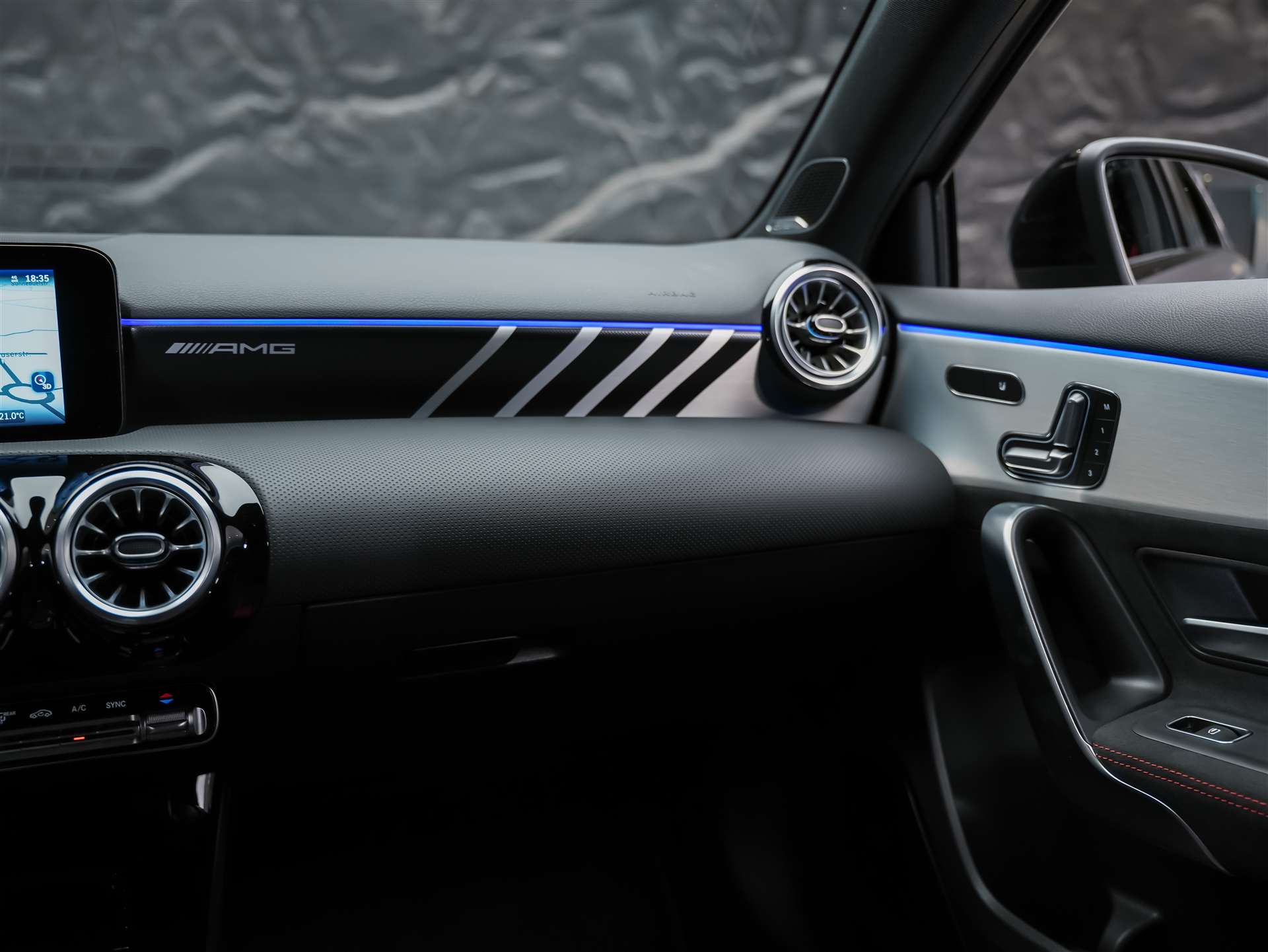 MERCEDES-BENZ A 45 S AMG 4matic+ *Designo Magno* Schalensitze*Aeropaket*-image-19