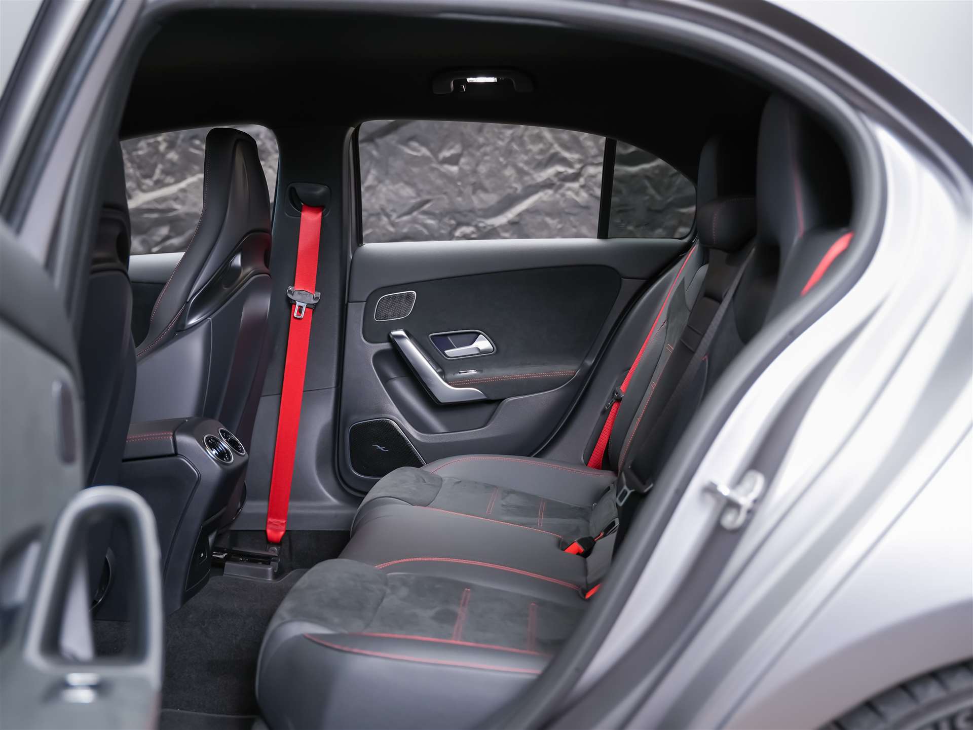 MERCEDES-BENZ A 45 S AMG 4matic+ *Designo Magno* Schalensitze*Aeropaket*-image-11
