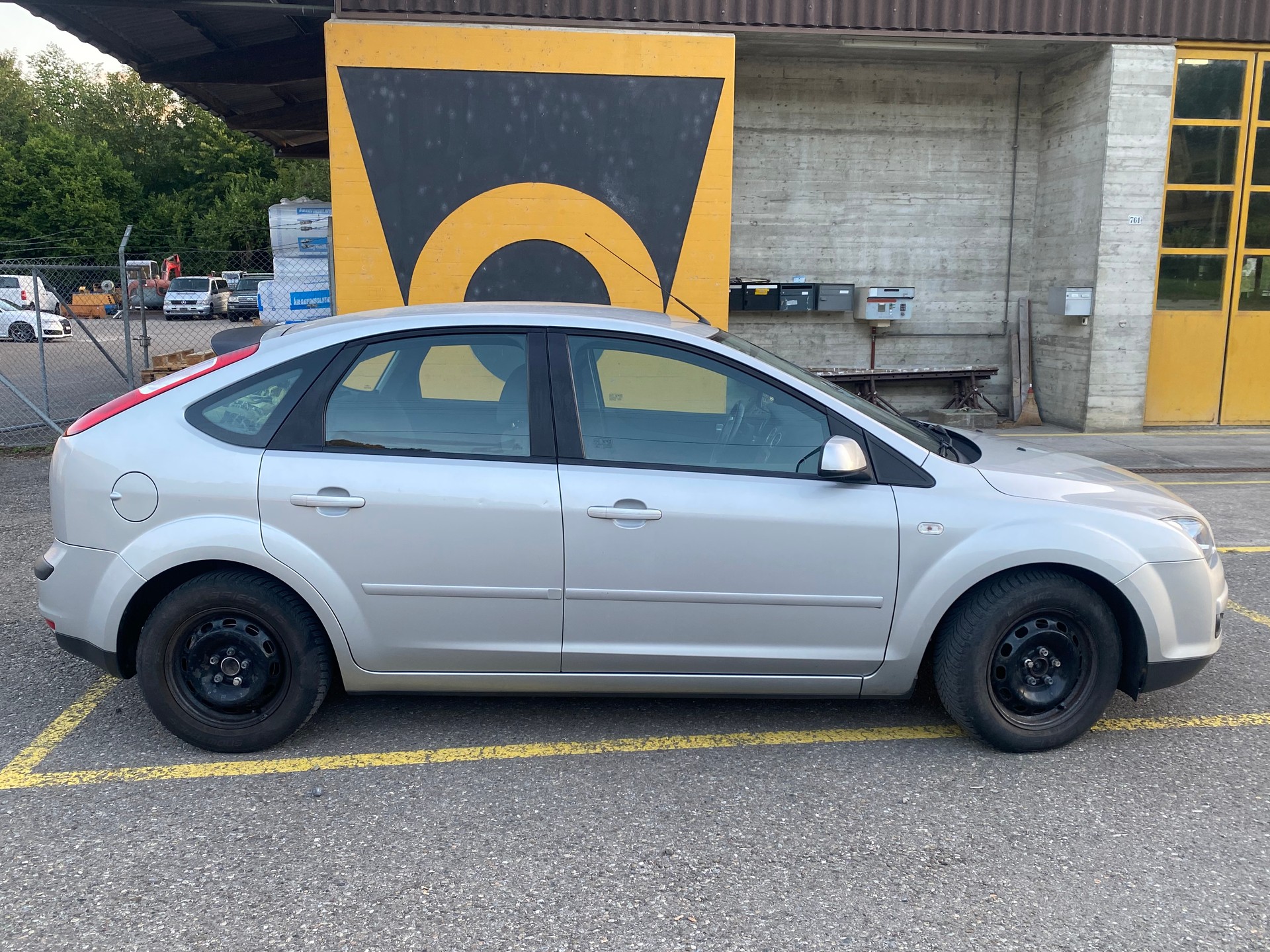 FORD Focus 1.6i VCT Carving Frisch ab MFK-image-1