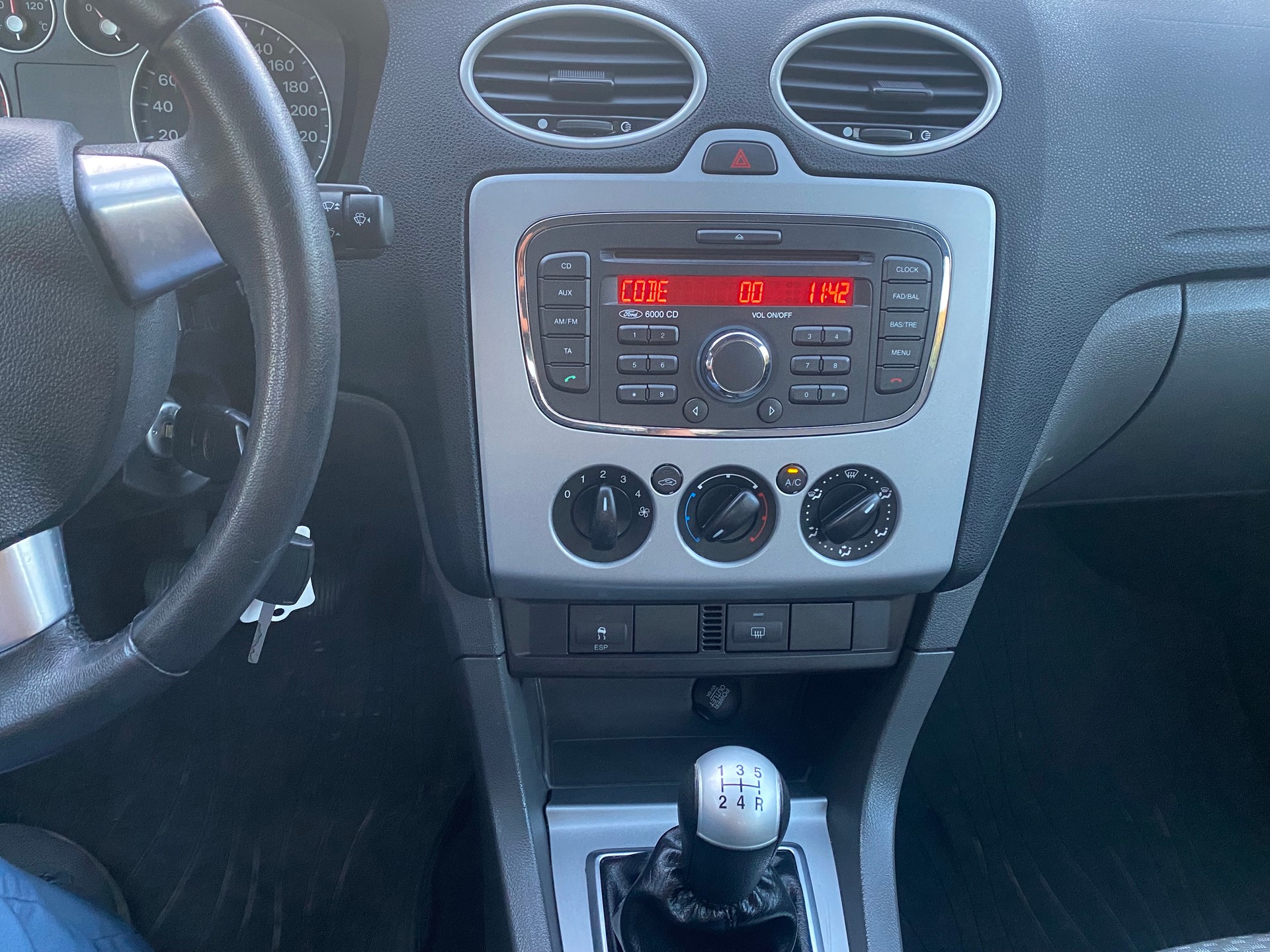 FORD Focus 1.6i VCT Carving Frisch ab MFK-image-7