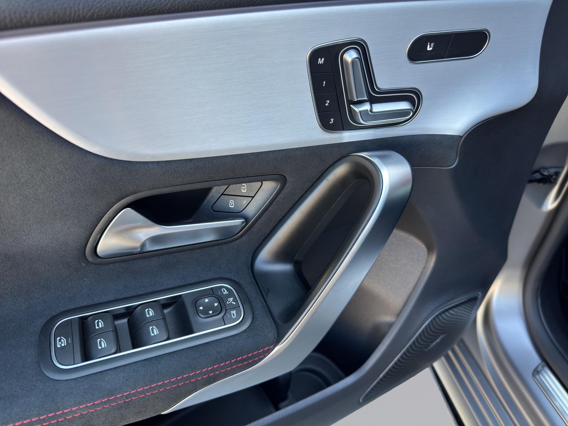 MERCEDES-BENZ A 35 AMG 4matic-image-9