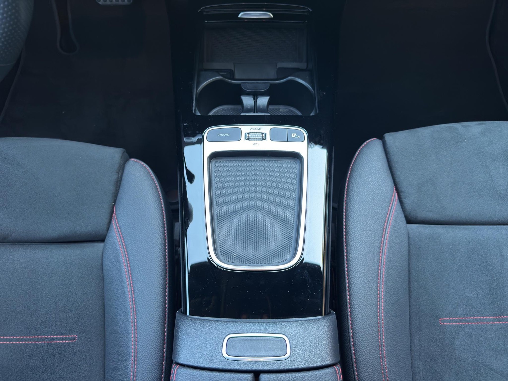 MERCEDES-BENZ A 35 AMG 4matic-image-13