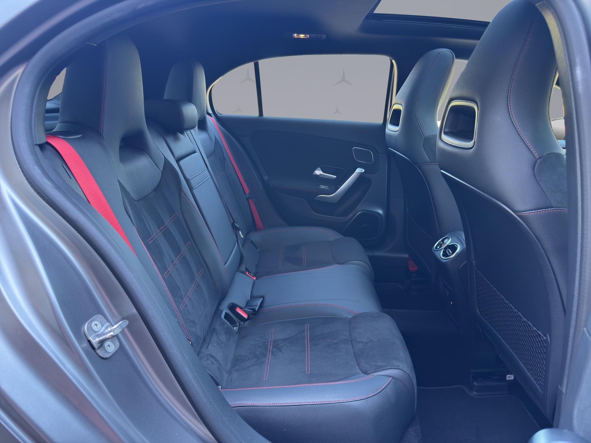 MERCEDES-BENZ A 35 AMG 4matic-image-16