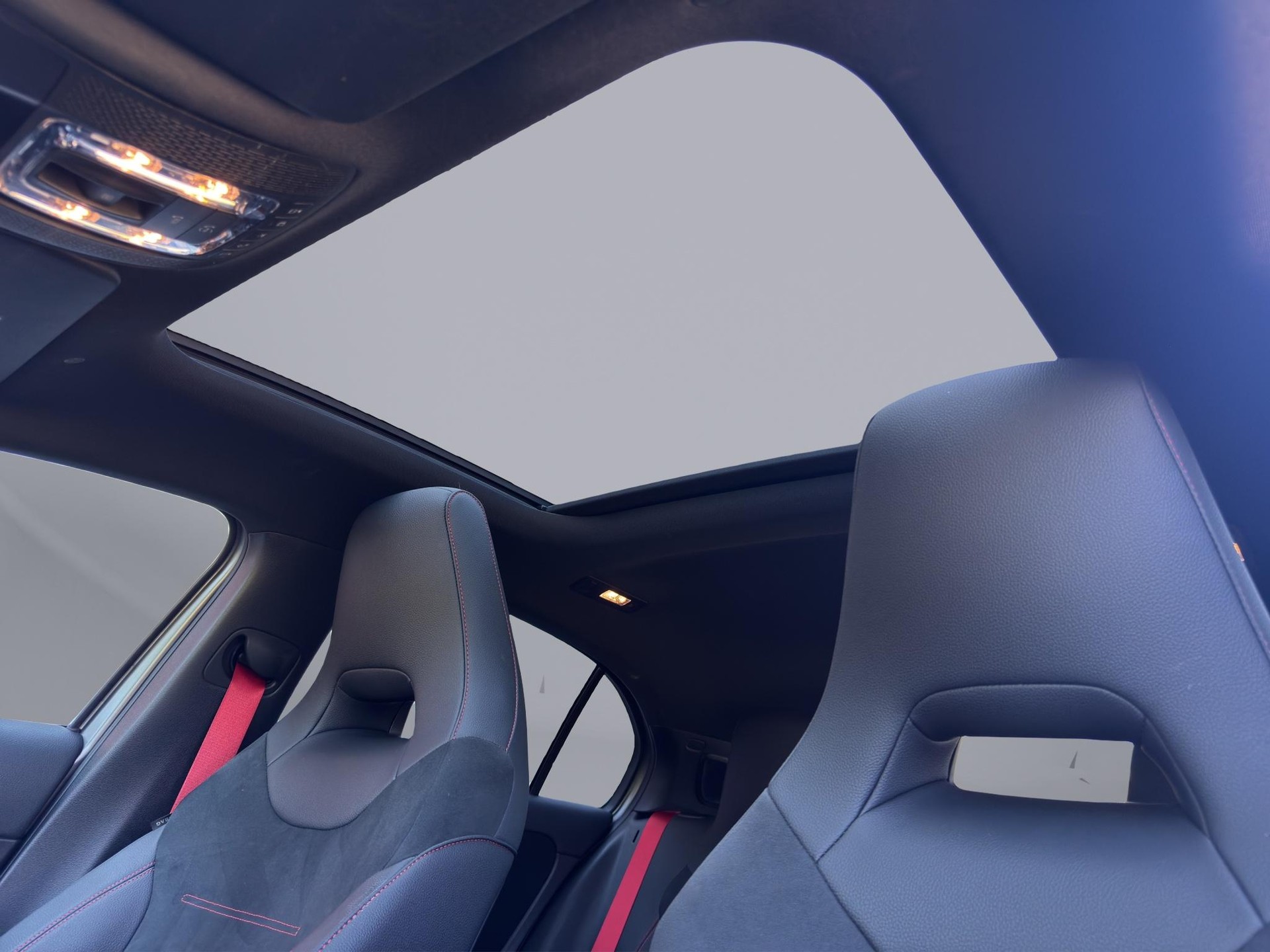 MERCEDES-BENZ A 35 AMG 4matic-image-18