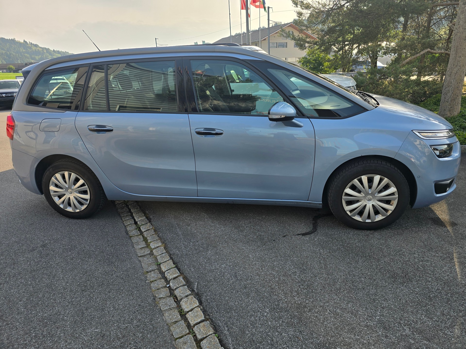 CITROEN Grand C4 Picasso 1.6 e-HDi Séduction EGS6-image-10