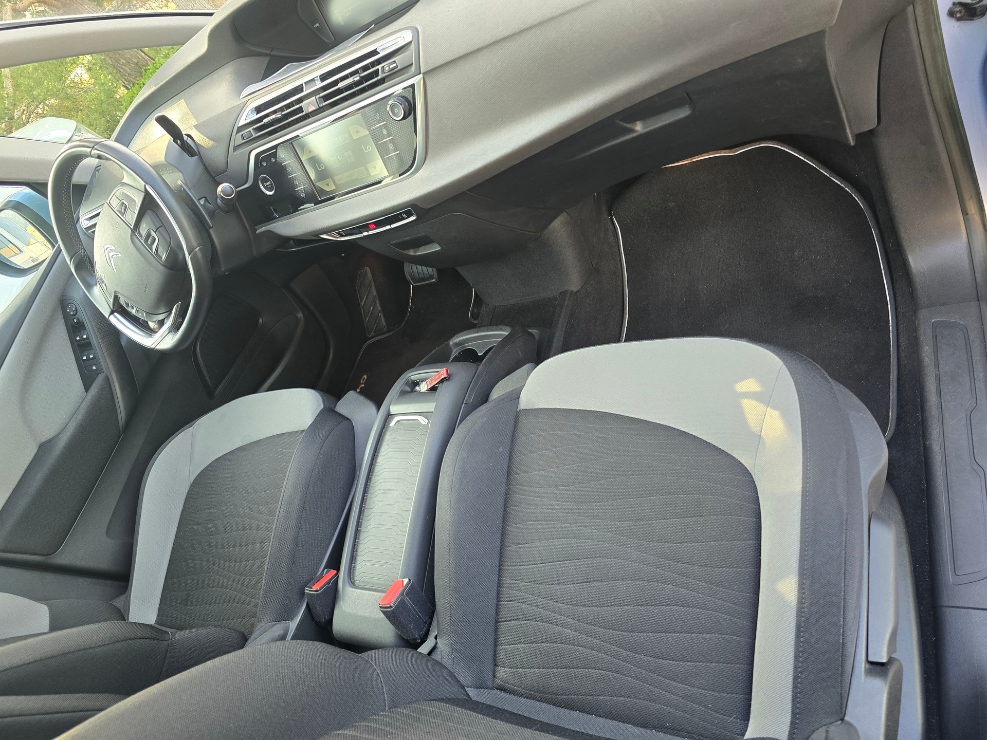 CITROEN Grand C4 Picasso 1.6 e-HDi Séduction EGS6-image-15
