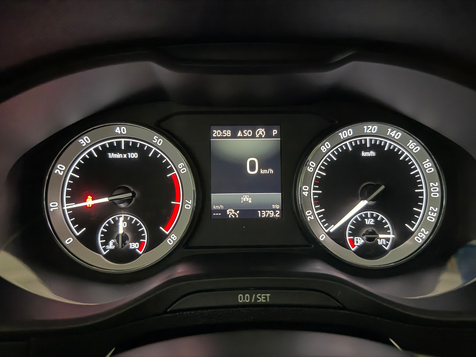 SKODA Karoq 1.5 TSI Style DSG AHK 1.5T-image-11