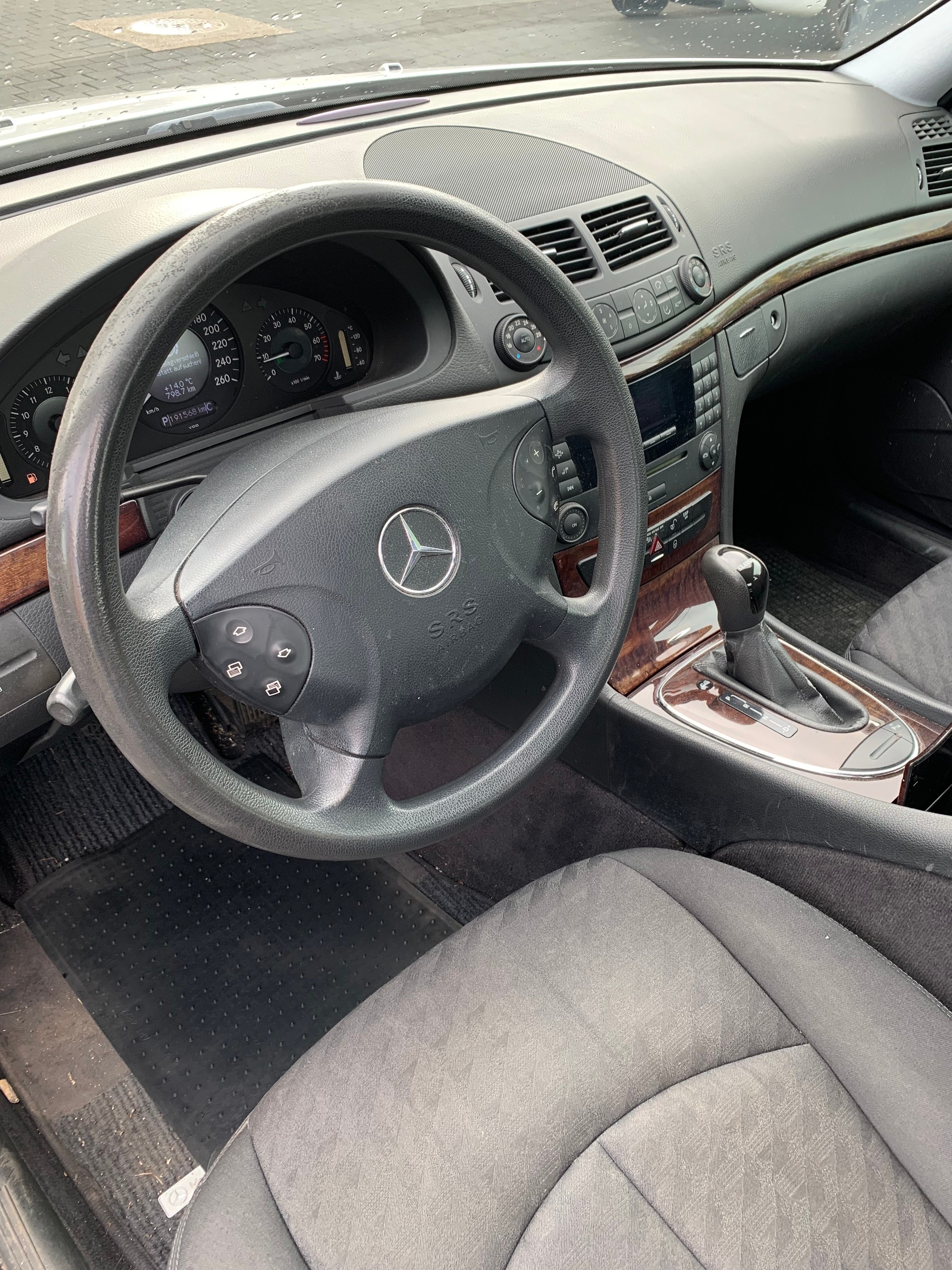 MERCEDES-BENZ E 240 Classic 4Matic Automatic-image-7
