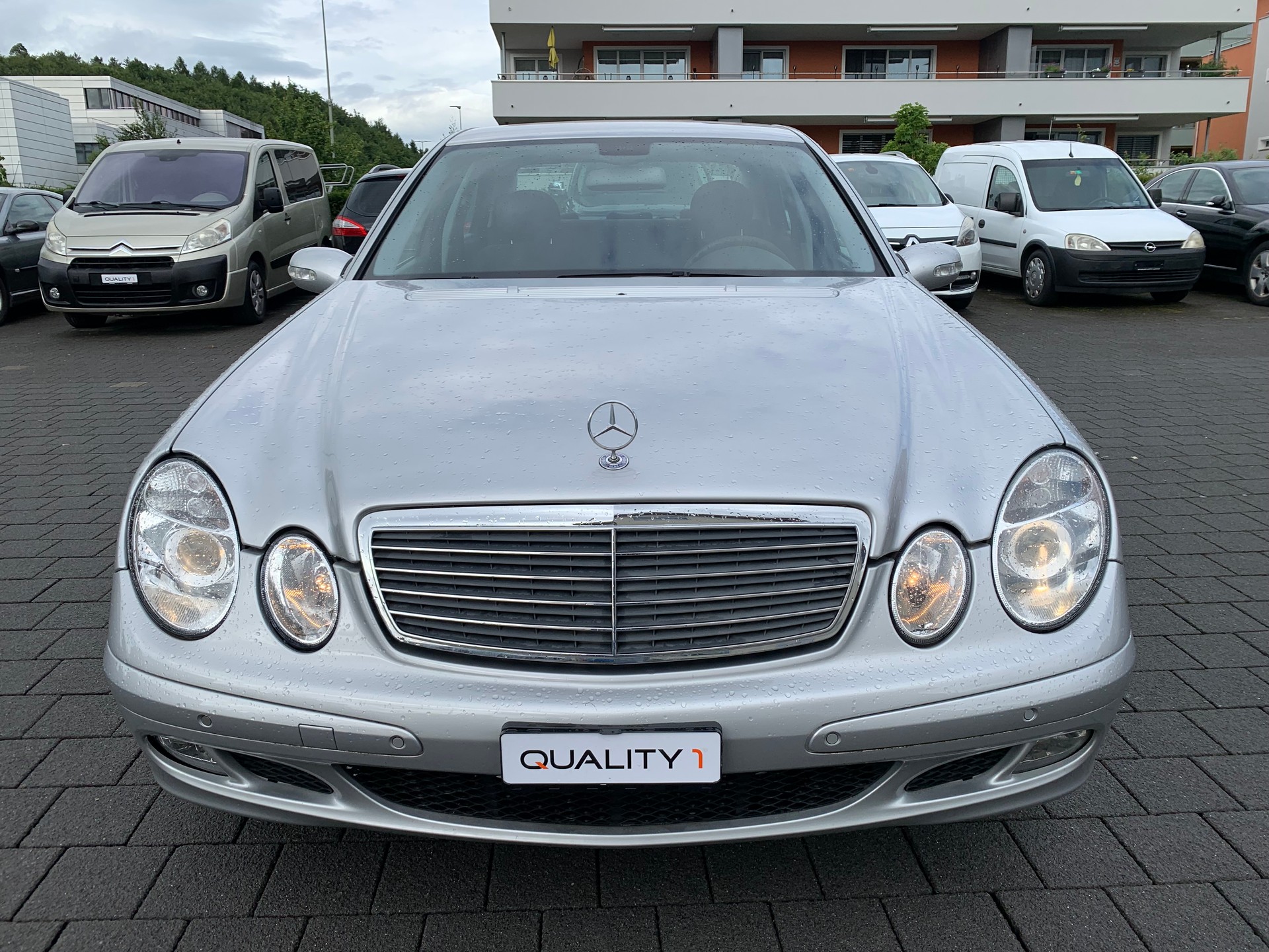 MERCEDES-BENZ E 240 Classic 4Matic Automatic-image-4