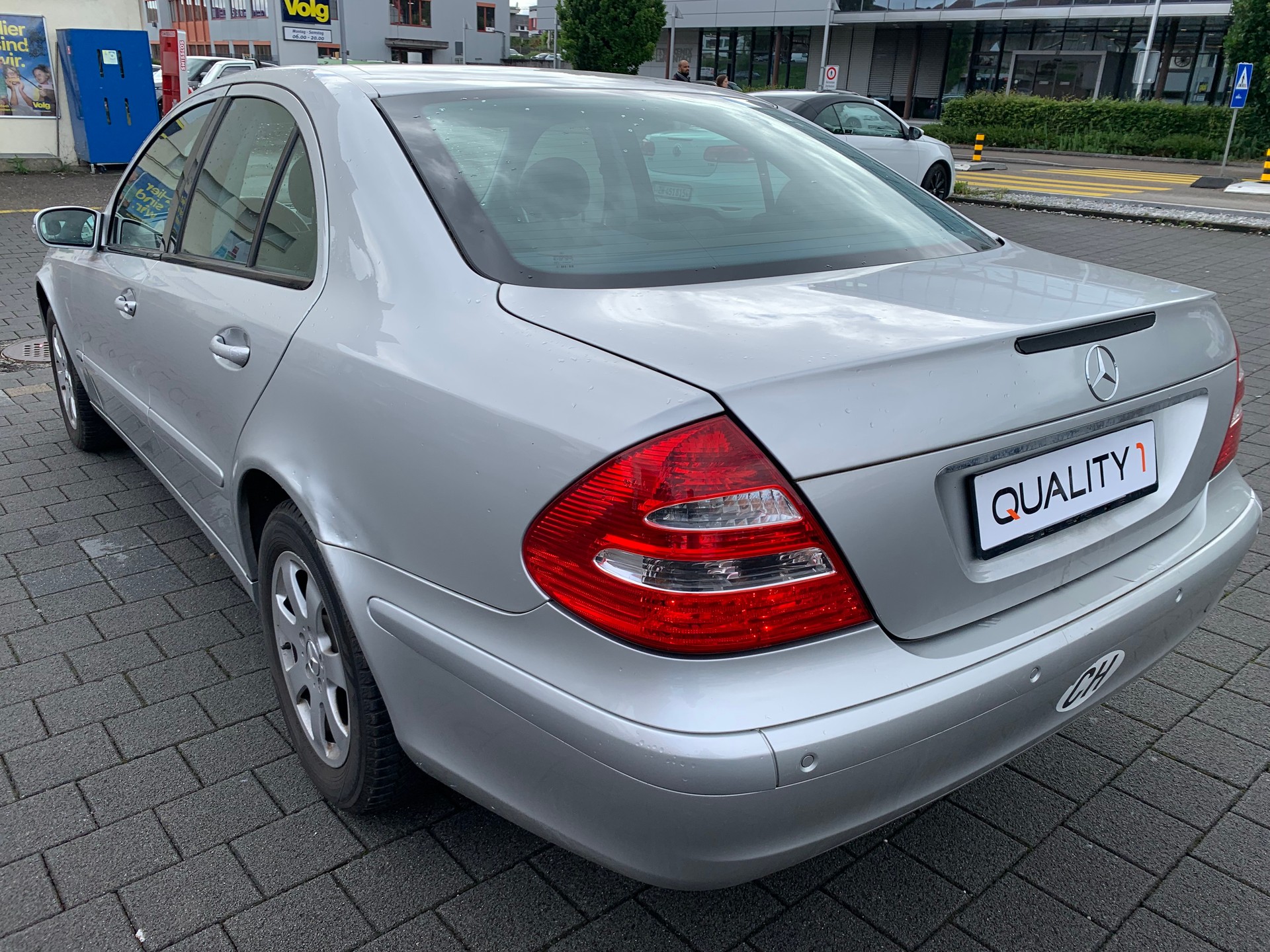 MERCEDES-BENZ E 240 Classic 4Matic Automatic-image-3
