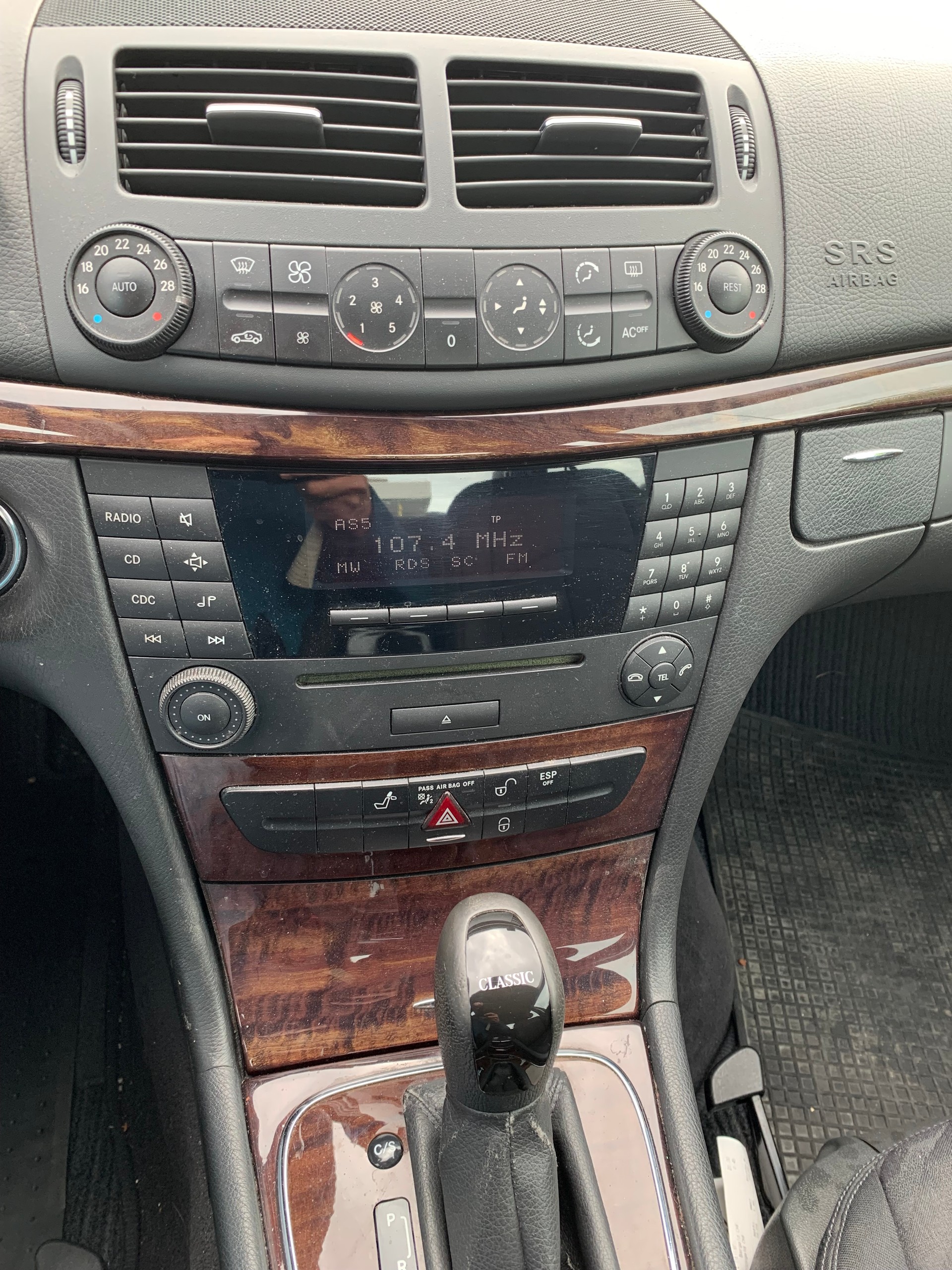 MERCEDES-BENZ E 240 Classic 4Matic Automatic-image-8