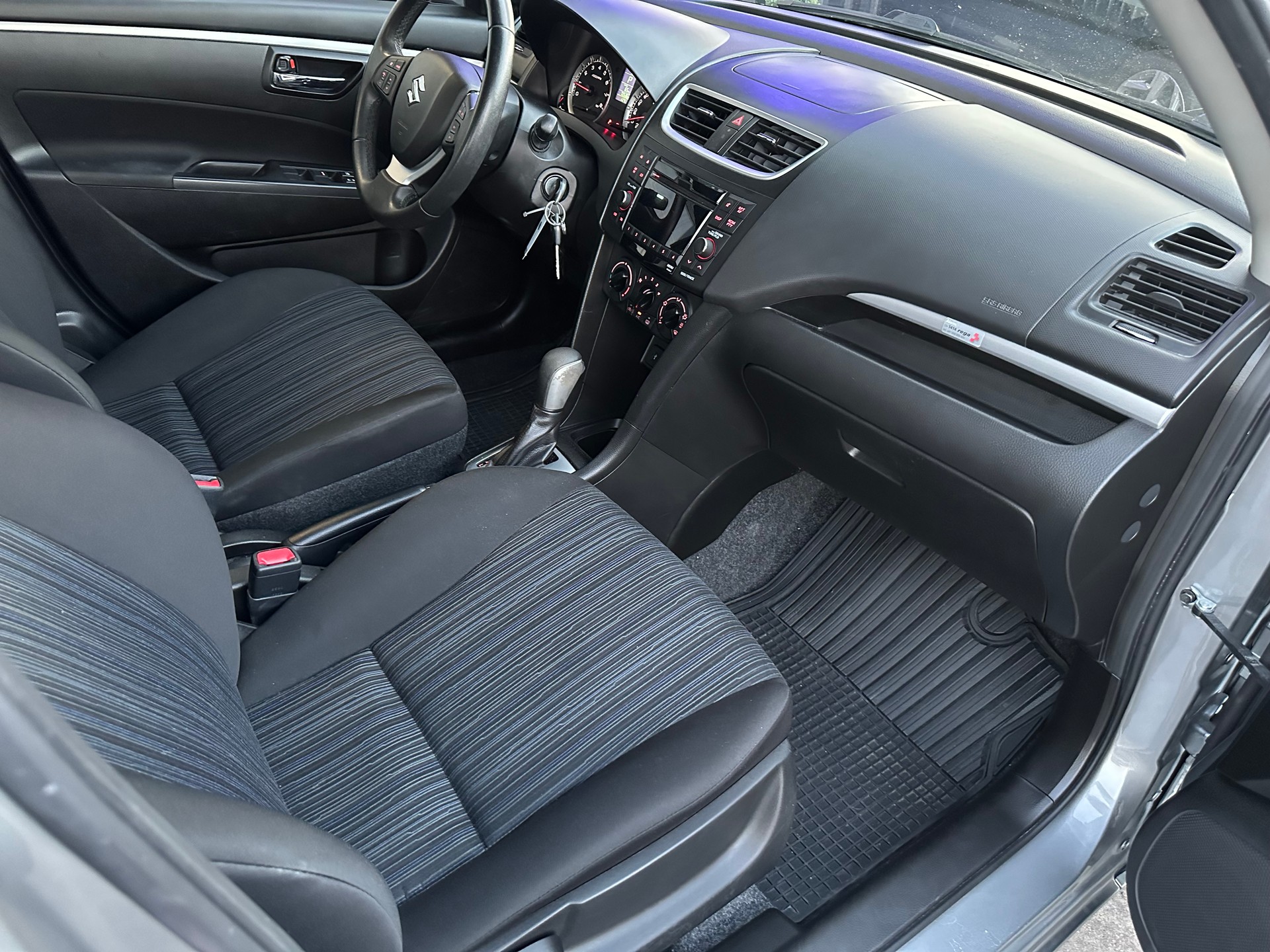 SUZUKI Swift 1.2i 16V Compact Top Automatic-image-11