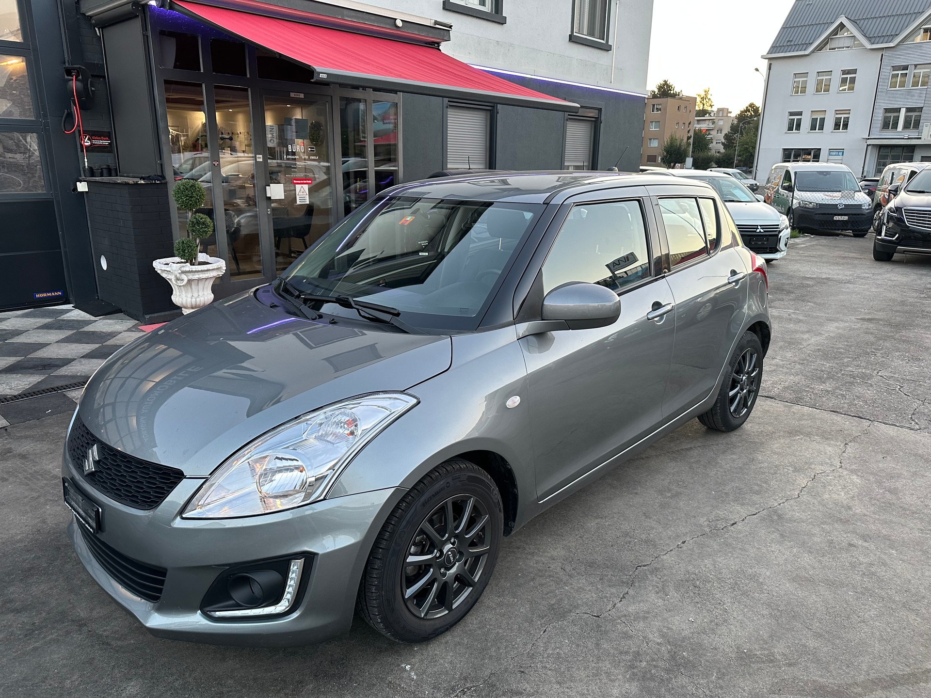 SUZUKI Swift 1.2i 16V Compact Top Automatic-image-5