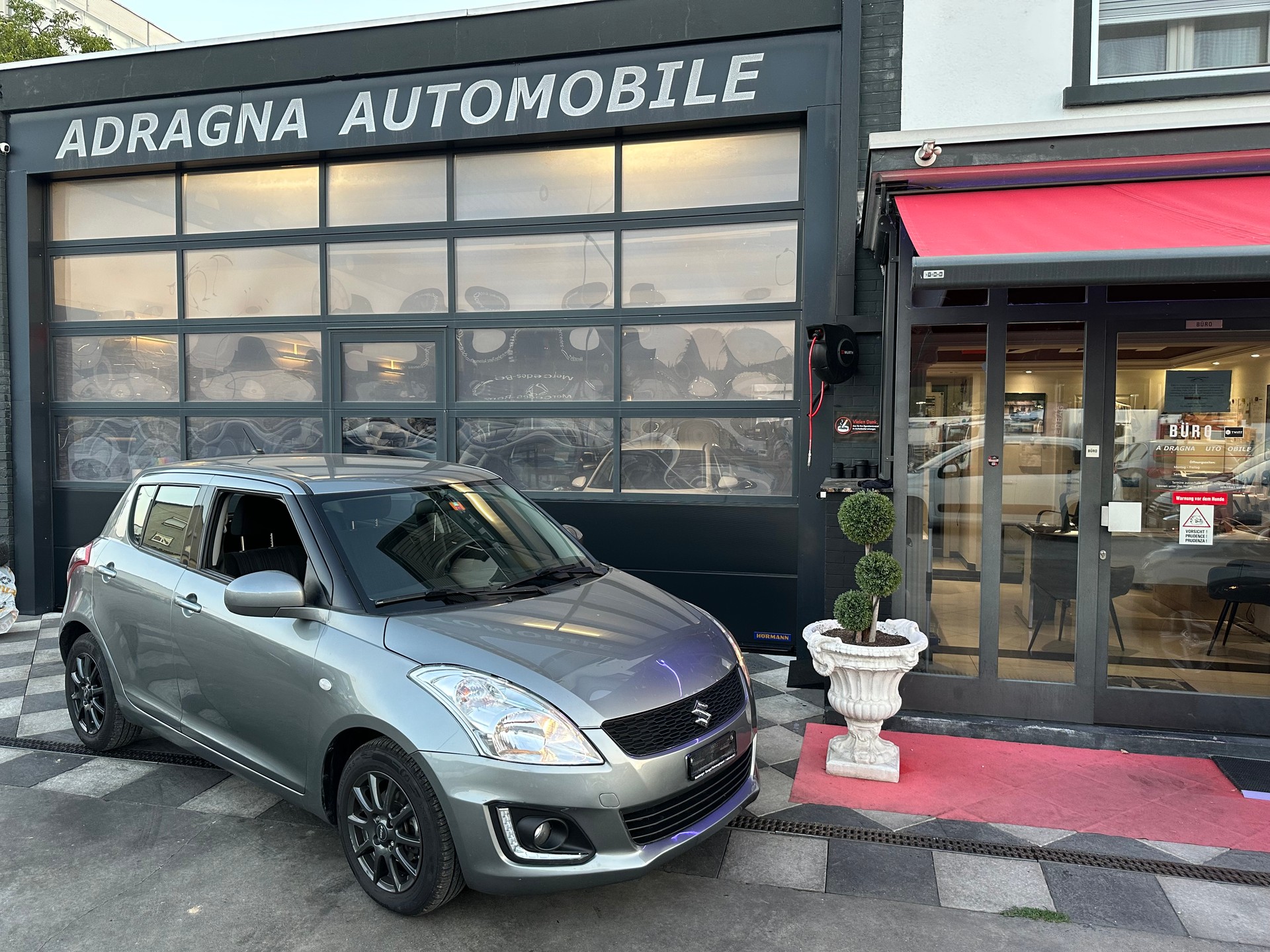 SUZUKI Swift 1.2i 16V Compact Top Automatic-image-1