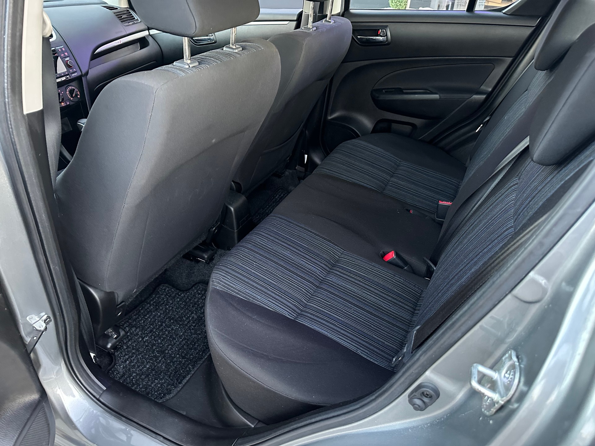 SUZUKI Swift 1.2i 16V Compact Top Automatic-image-13