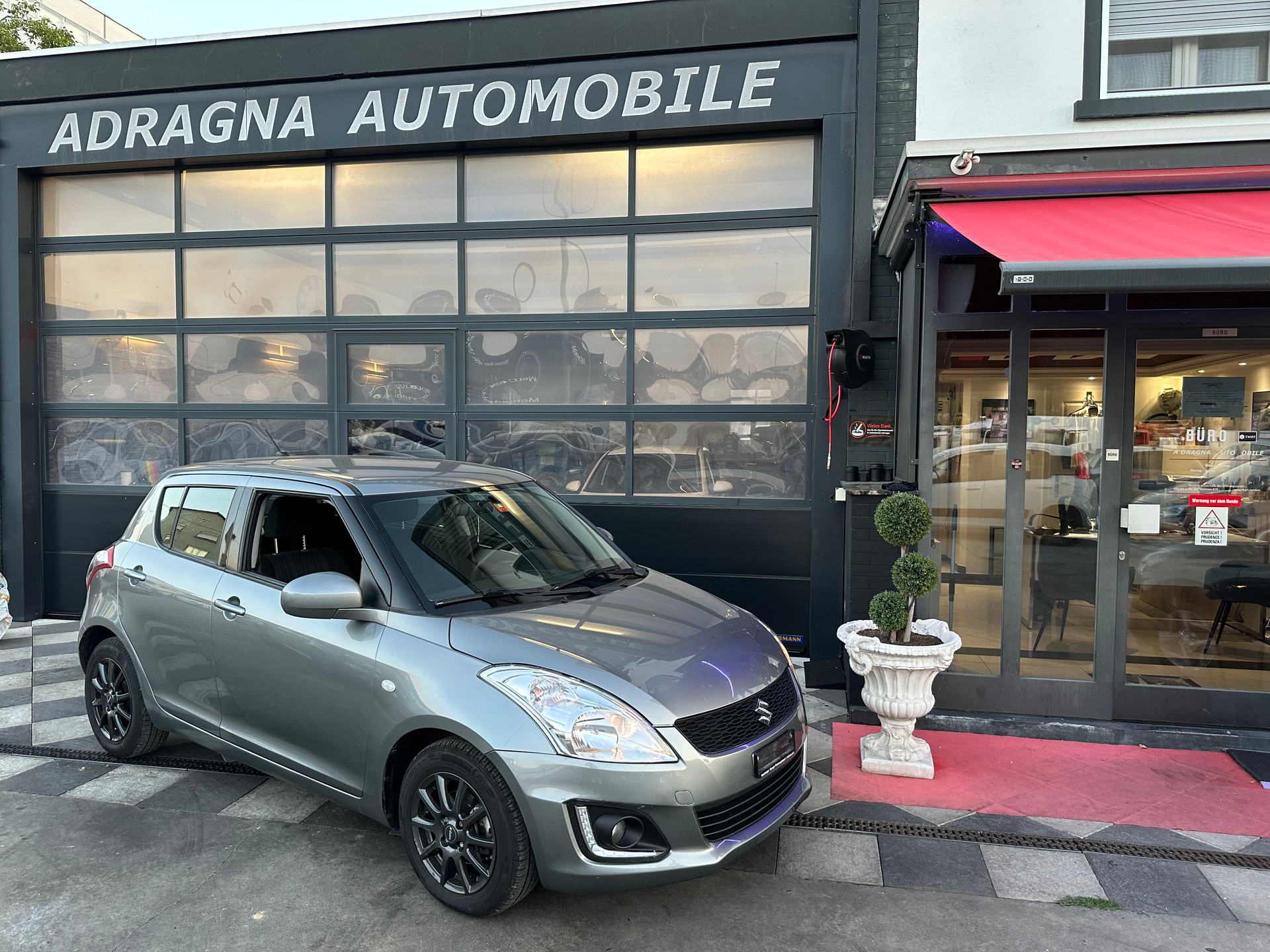 SUZUKI Swift 1.2i 16V Compact Top Automatic-image-0