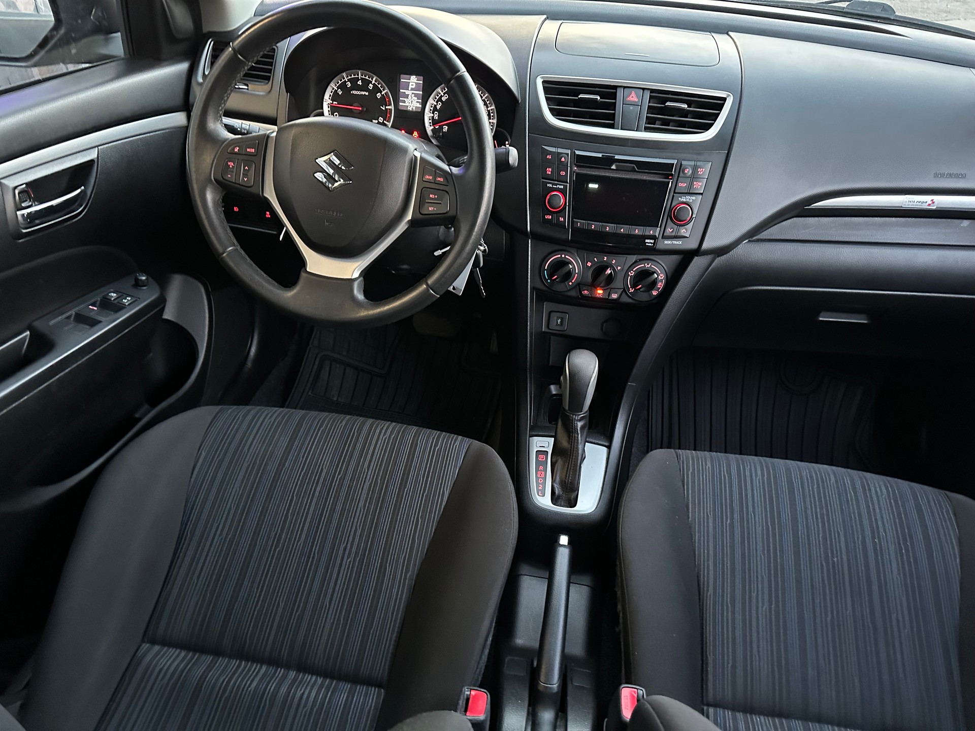 SUZUKI Swift 1.2i 16V Compact Top Automatic-image-8