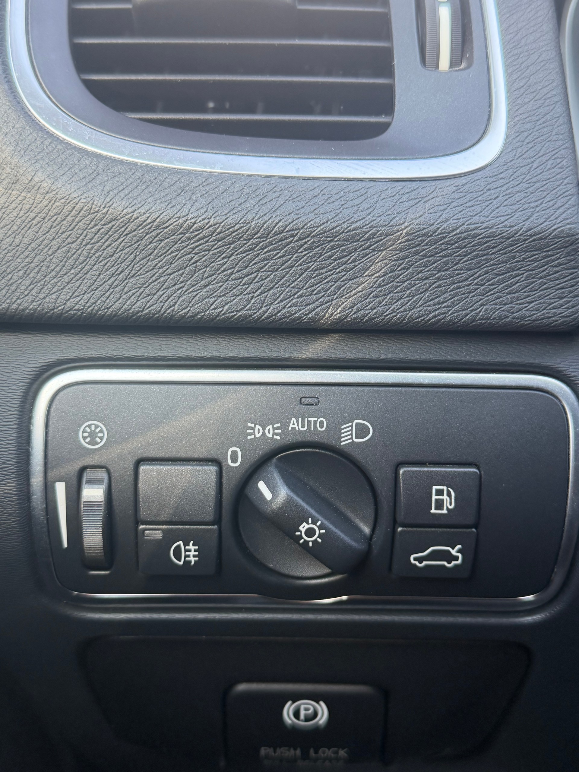 VOLVO V60 D4 OceanRace Geartronic-image-12