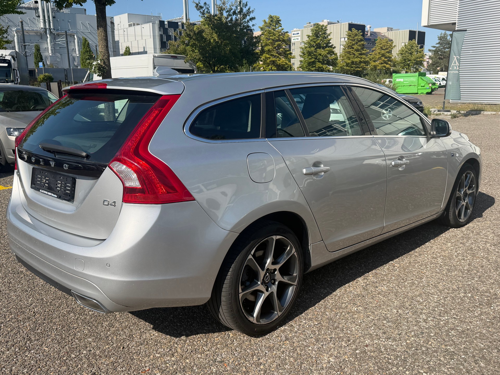 VOLVO V60 D4 OceanRace Geartronic-image-4