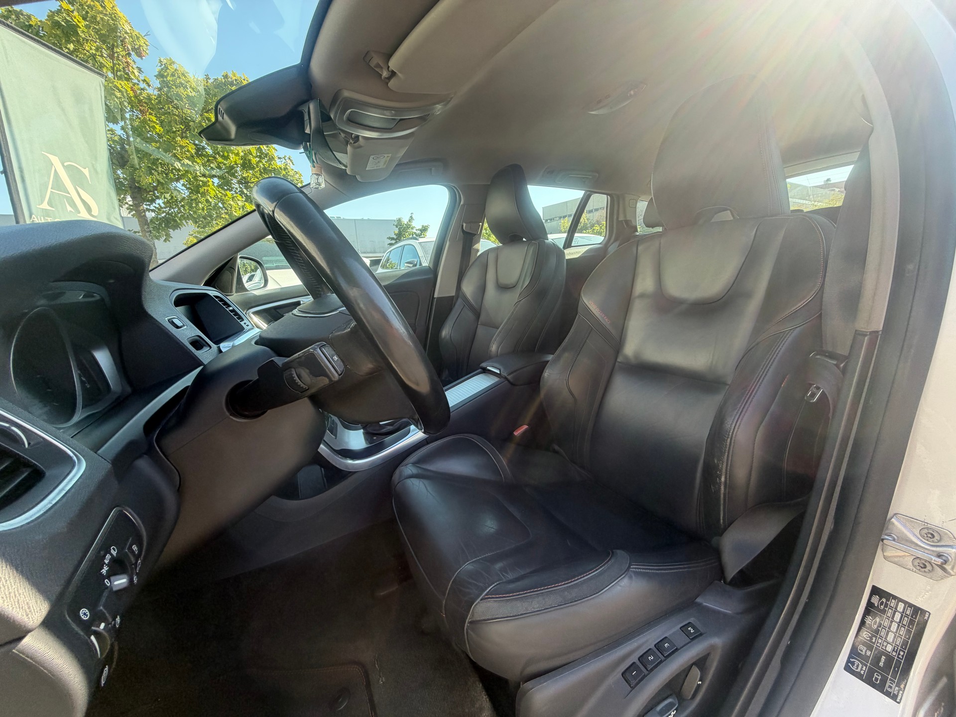 VOLVO V60 D4 OceanRace Geartronic-image-8