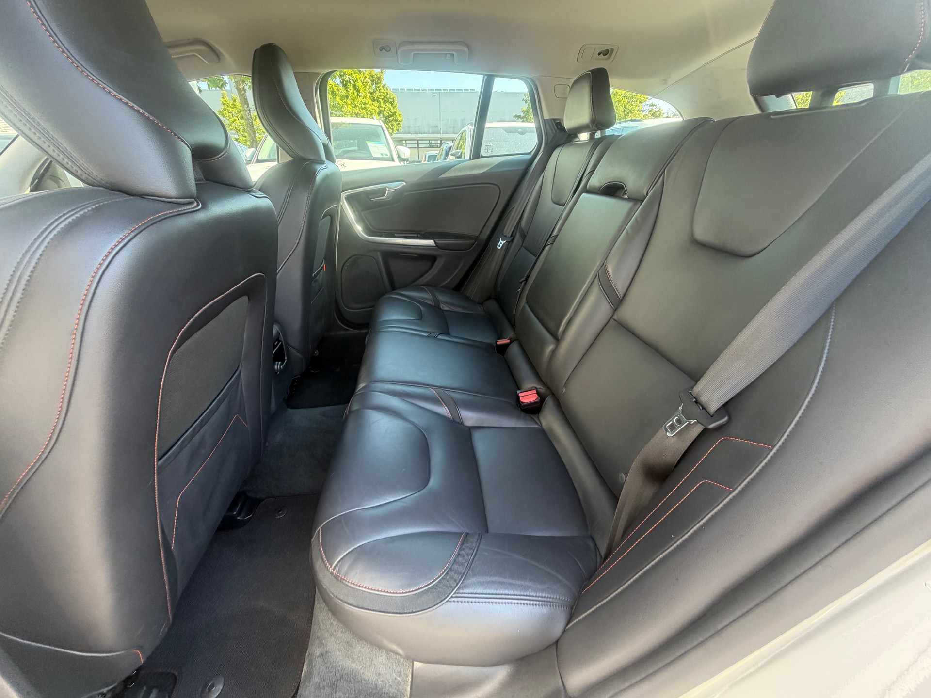 VOLVO V60 D4 OceanRace Geartronic-image-9