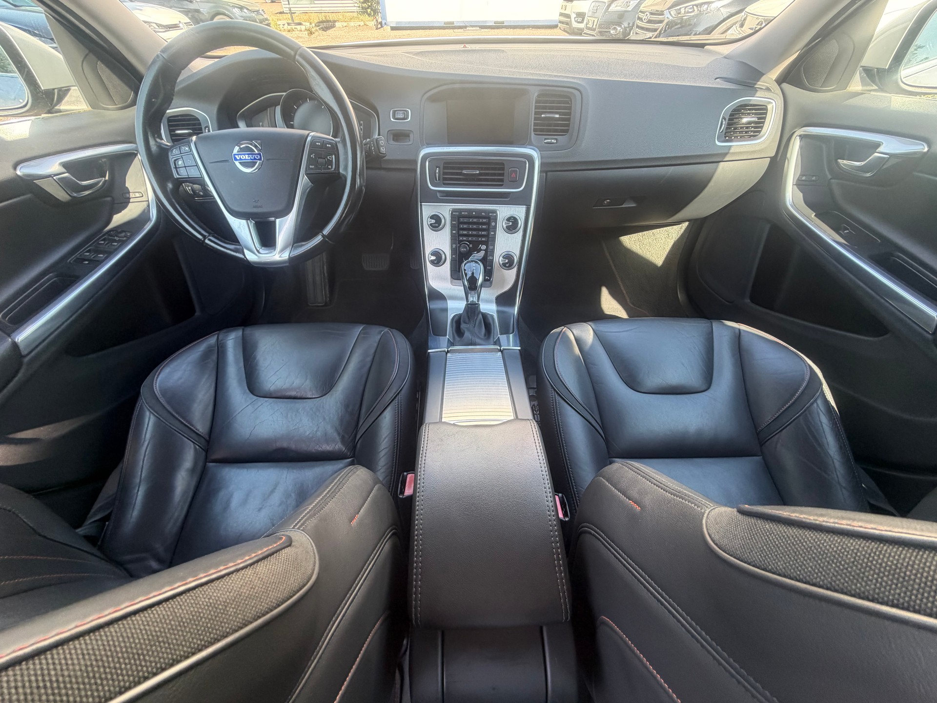VOLVO V60 D4 OceanRace Geartronic-image-10