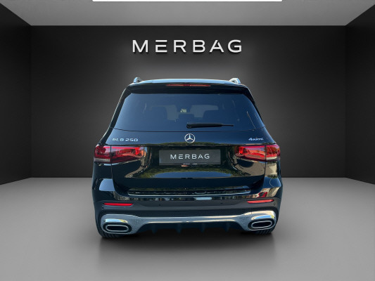 MERCEDES-BENZ GLB 250 AMG Line 4 MATIC-image-4