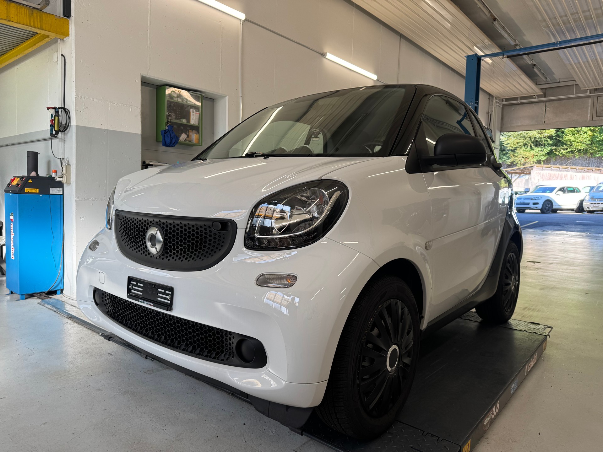 SMART fortwo-image-0