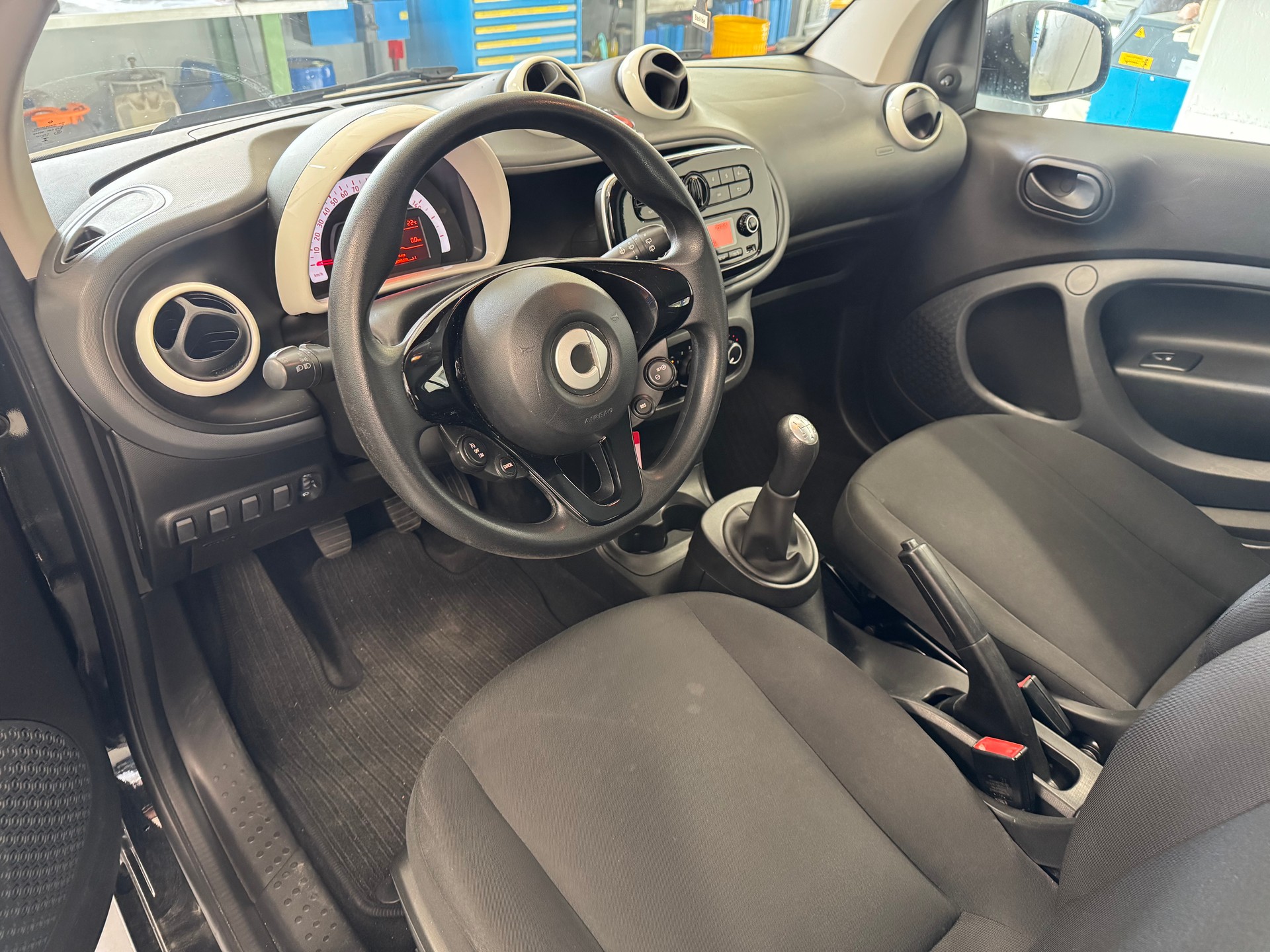SMART fortwo-image-8