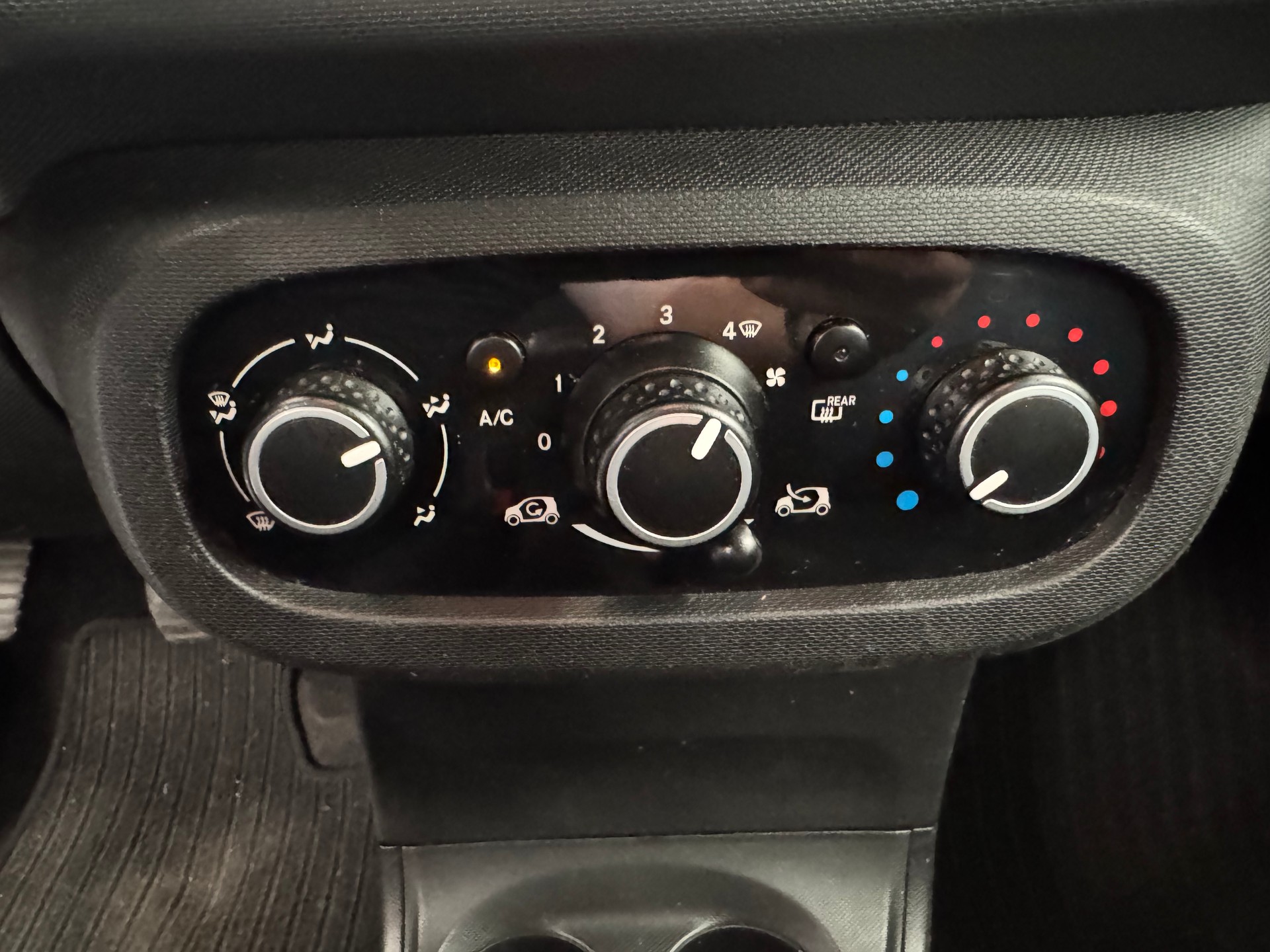 SMART fortwo-image-11