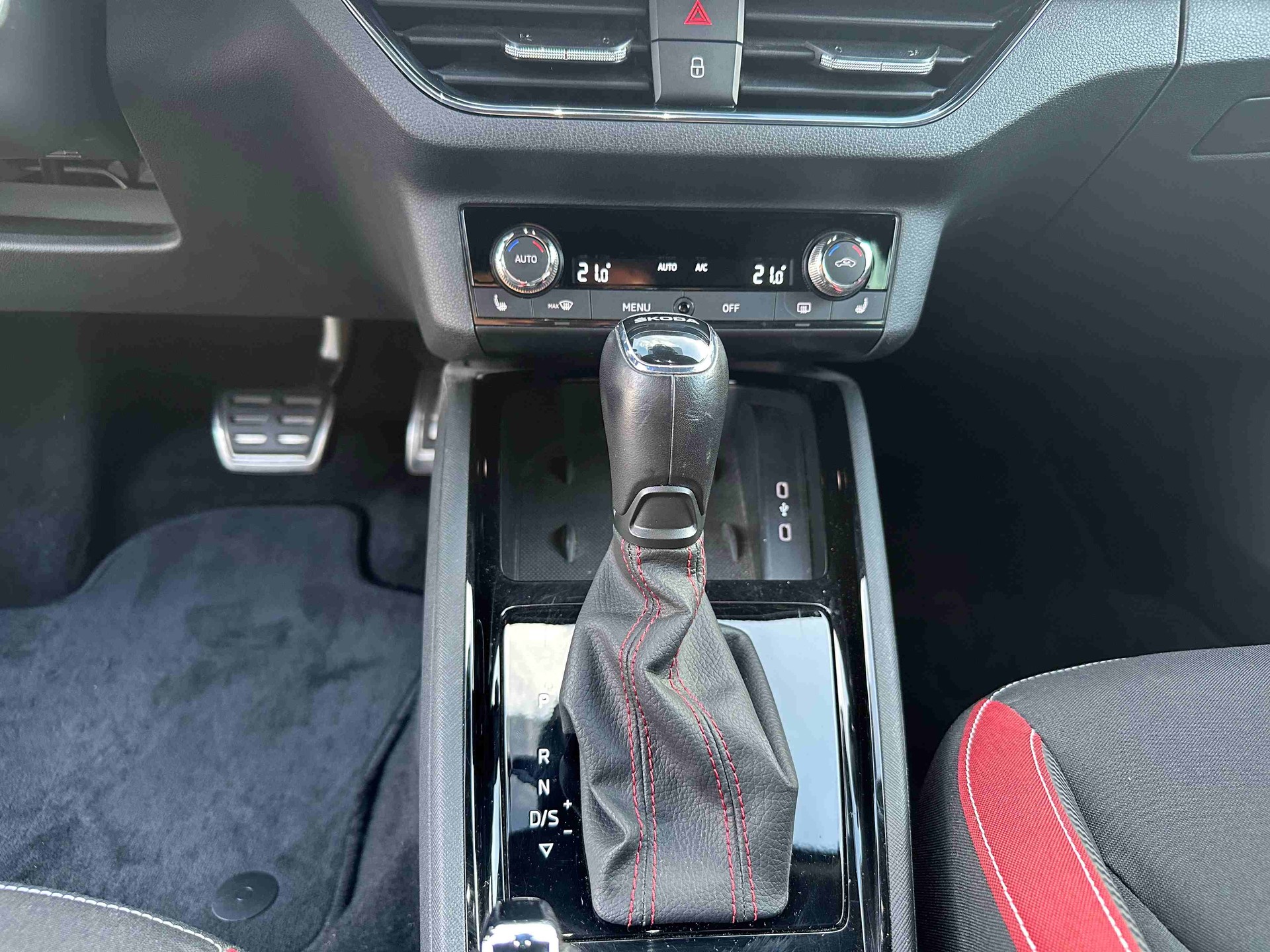 SKODA Kamiq 1.0 TSI Monte Carlo DSG-image-13
