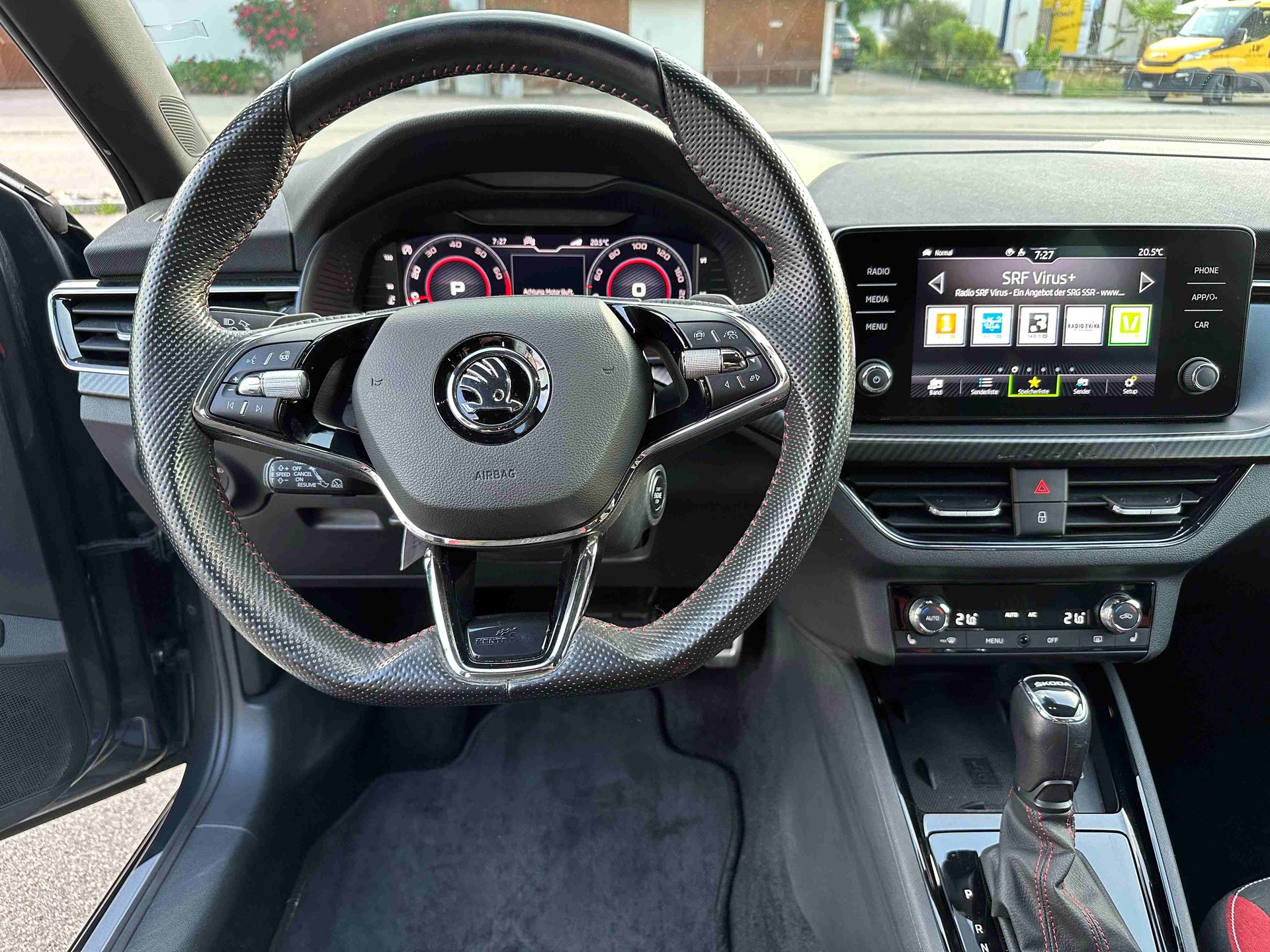 SKODA Kamiq 1.0 TSI Monte Carlo DSG-image-9
