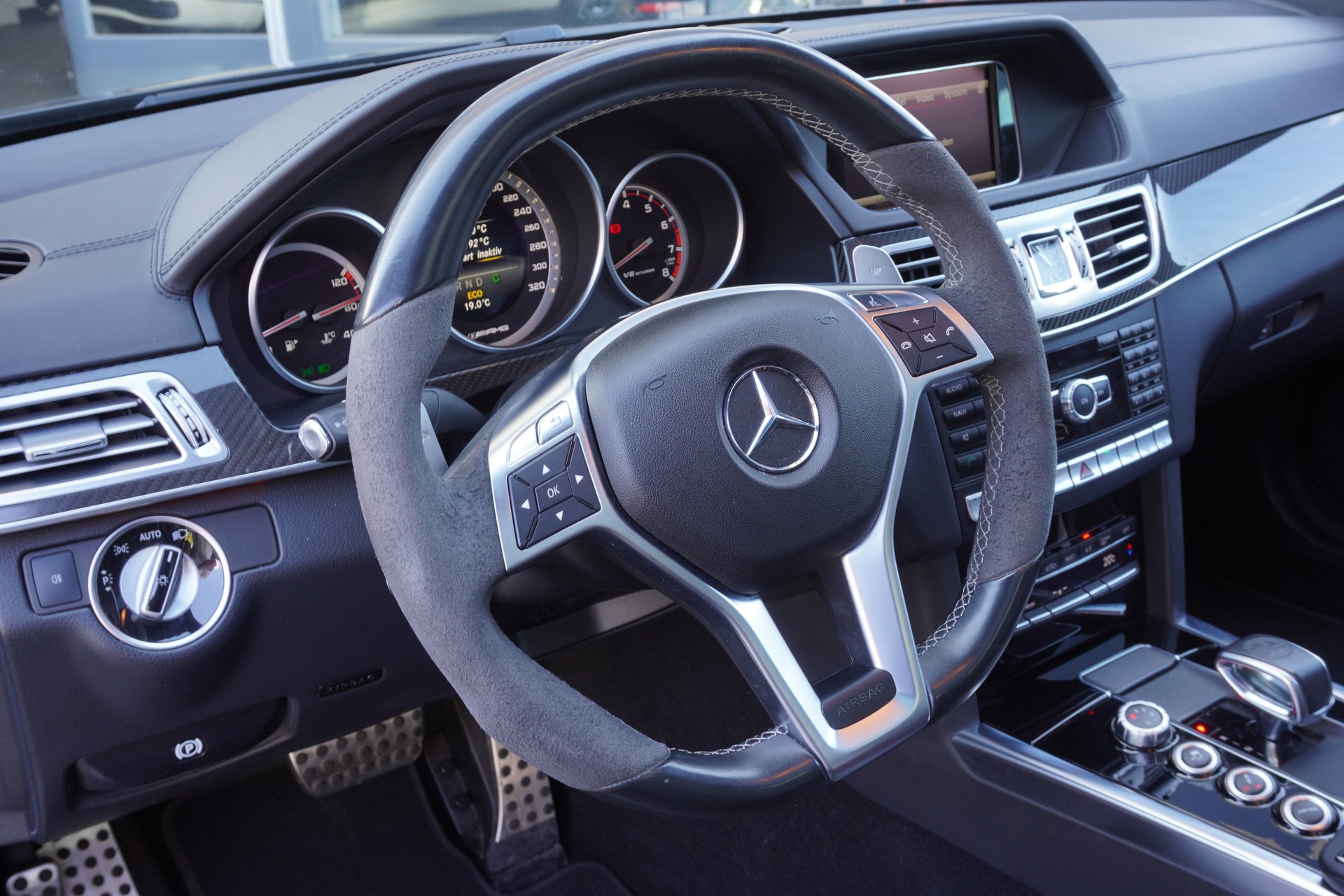 MERCEDES-BENZ E 63 AMG S 4Matic Speedshift-image-9