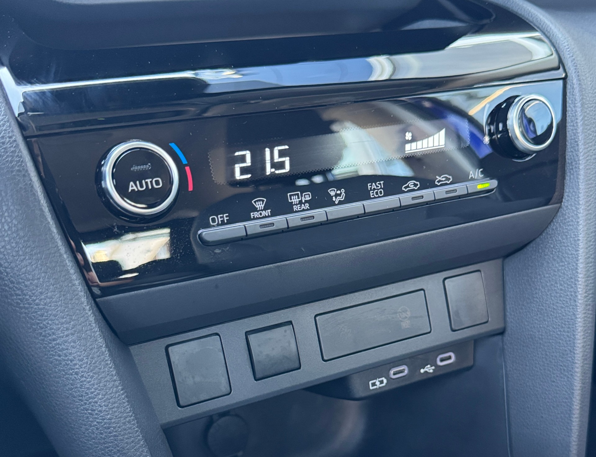TOYOTA Yaris Cross 1.5 Comfort e-CVT-image-18