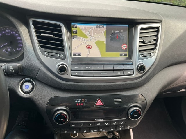 HYUNDAI Tucson 1.6 TGDI Plena 4WD Automatic-image-12