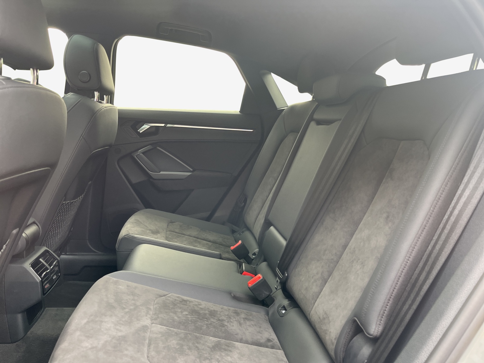 AUDI RS Q3 Sportback quattro S tronic-image-11