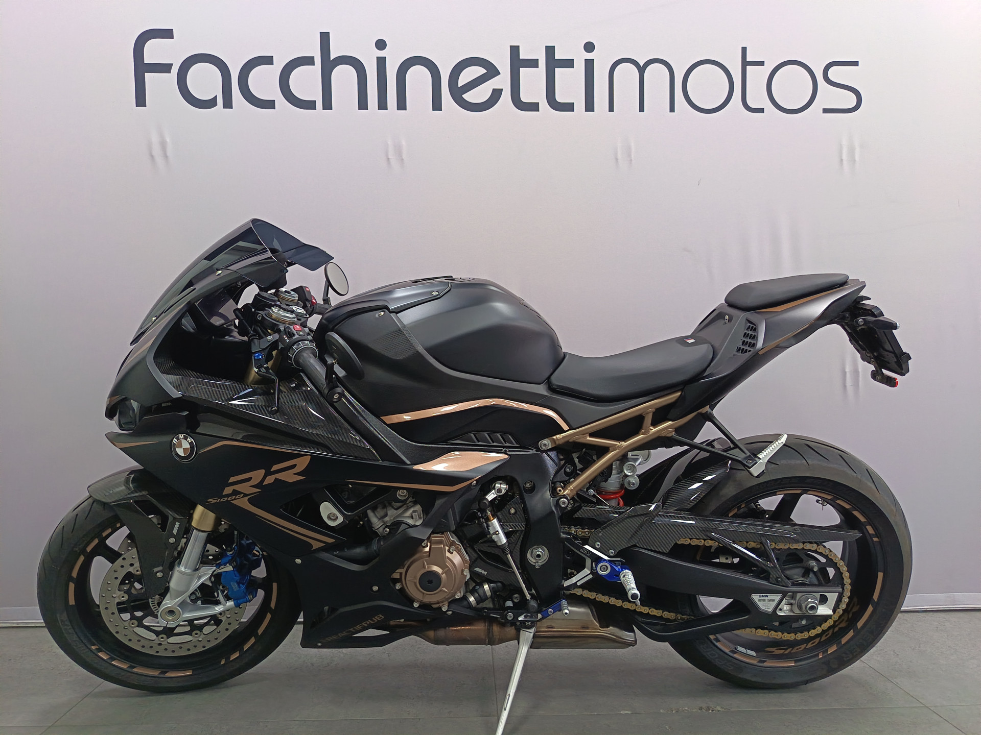 BMW S 1000 RR M Leasing 299 chf - pack carbon-showroom-element-3