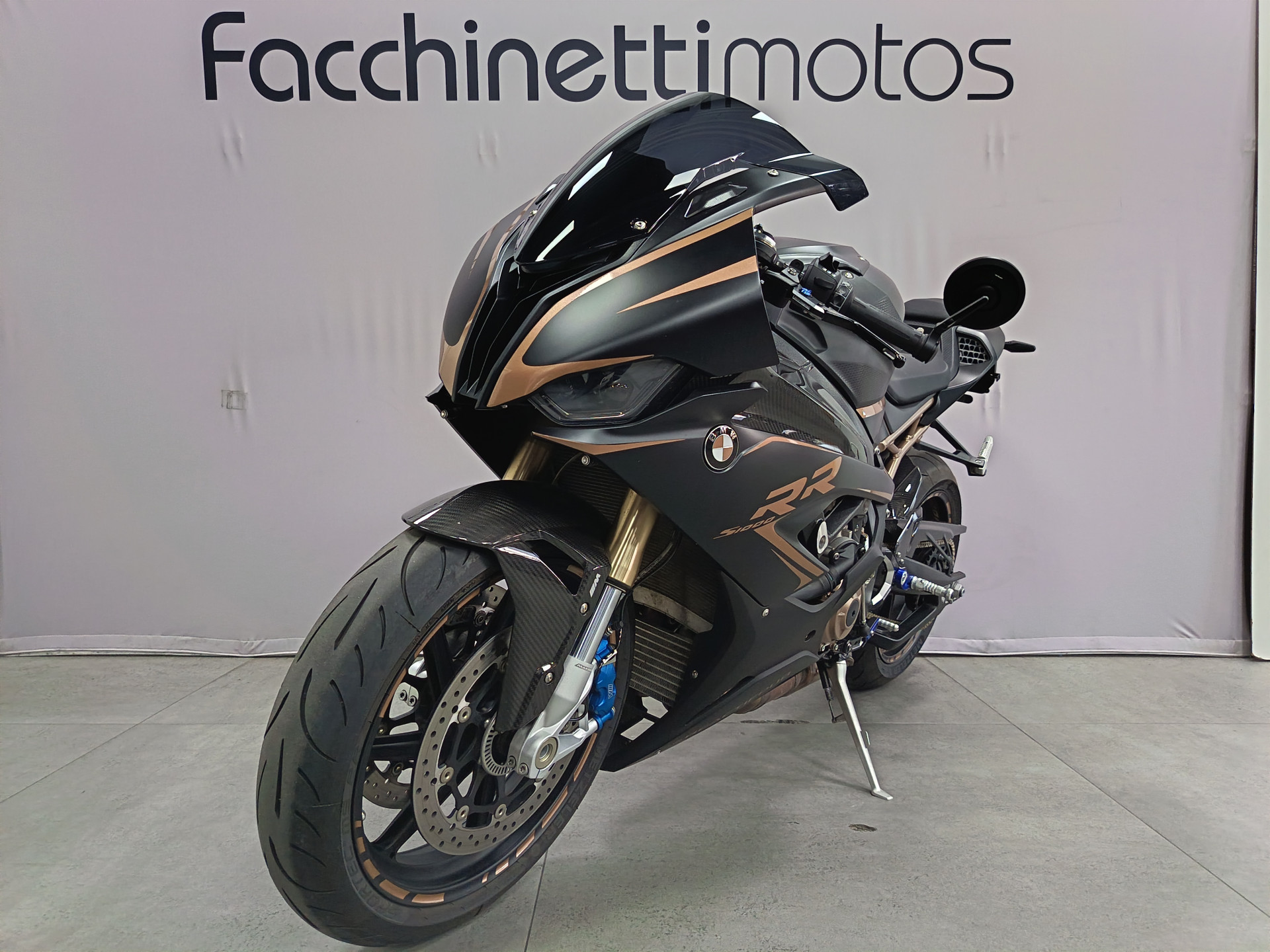 BMW S 1000 RR M Leasing 299 chf - pack carbon-showroom-element-2