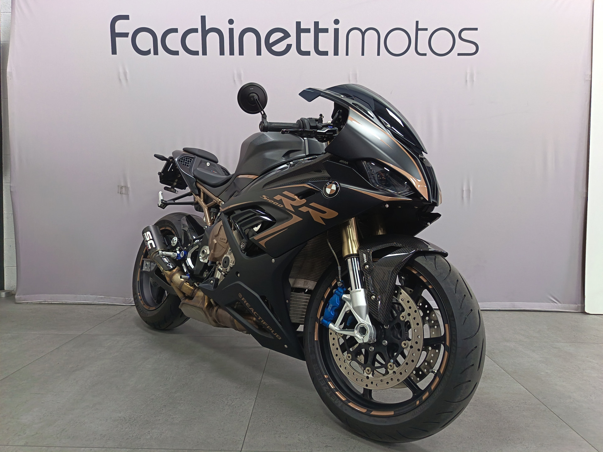 BMW S 1000 RR M Leasing 299 chf - pack carbon-showroom-element-1
