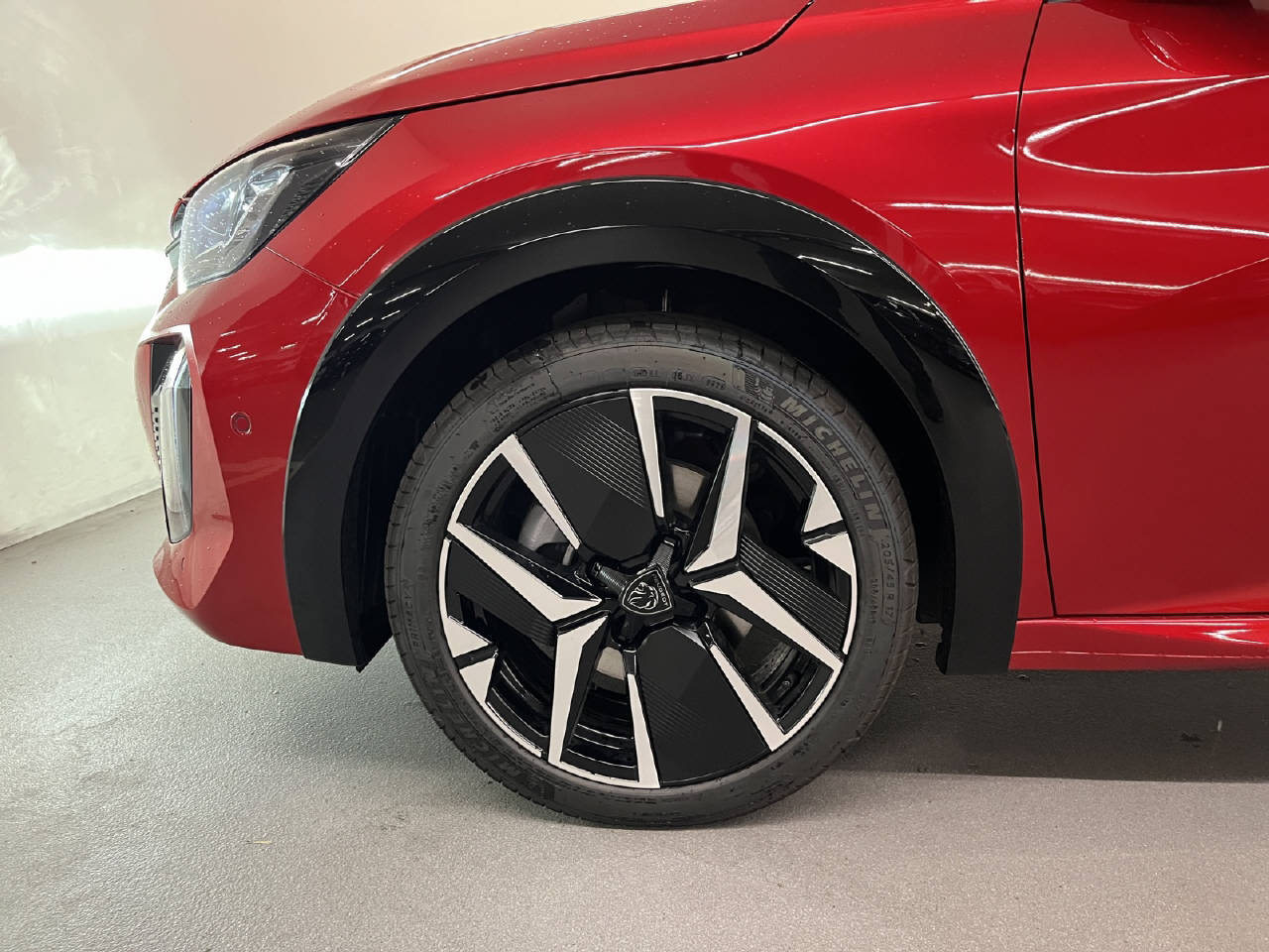 PEUGEOT 208 1.2 Hybrid Allure-image-15