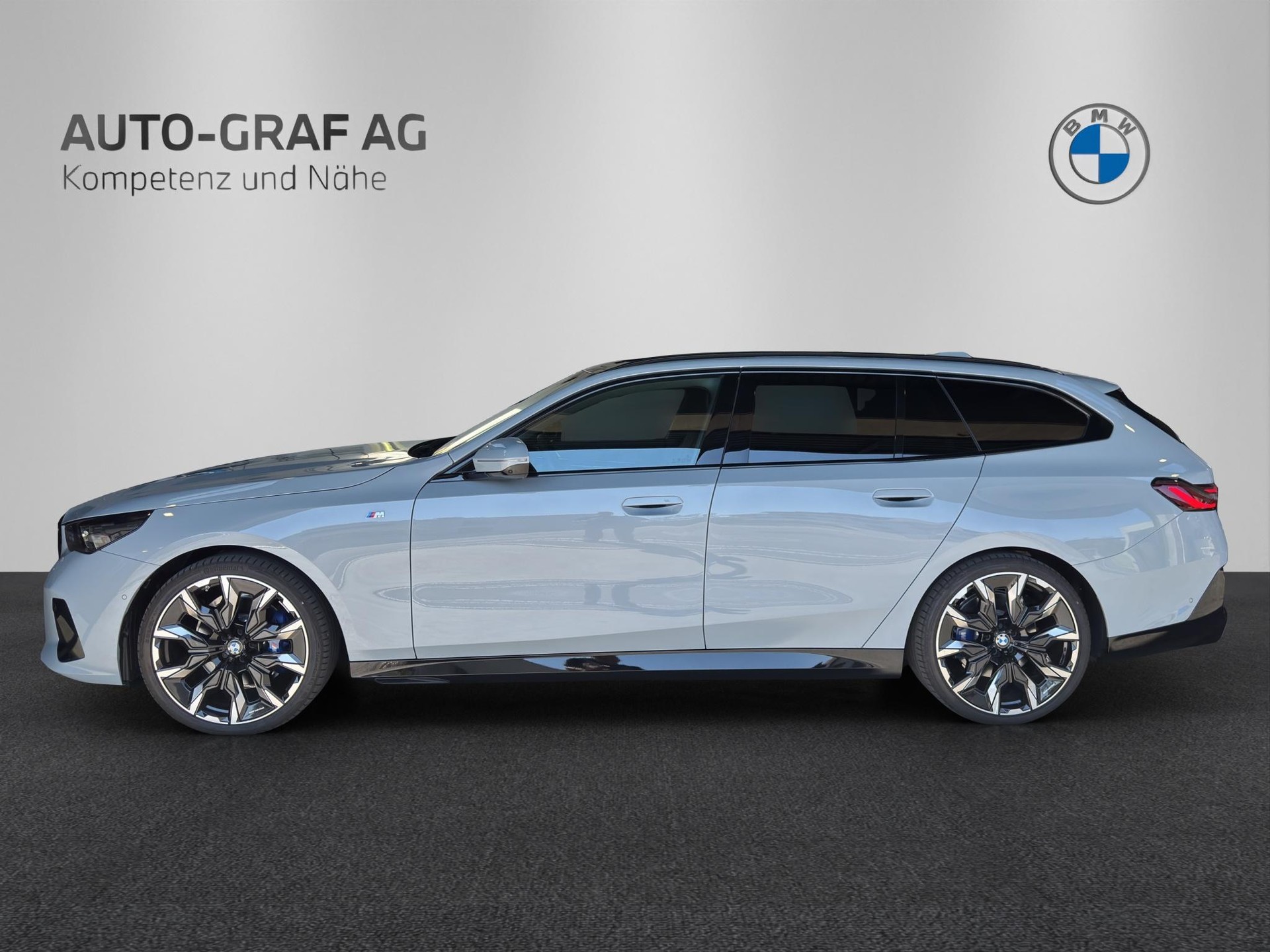 BMW 520d xDrive Touring M Sport Pro-image-1