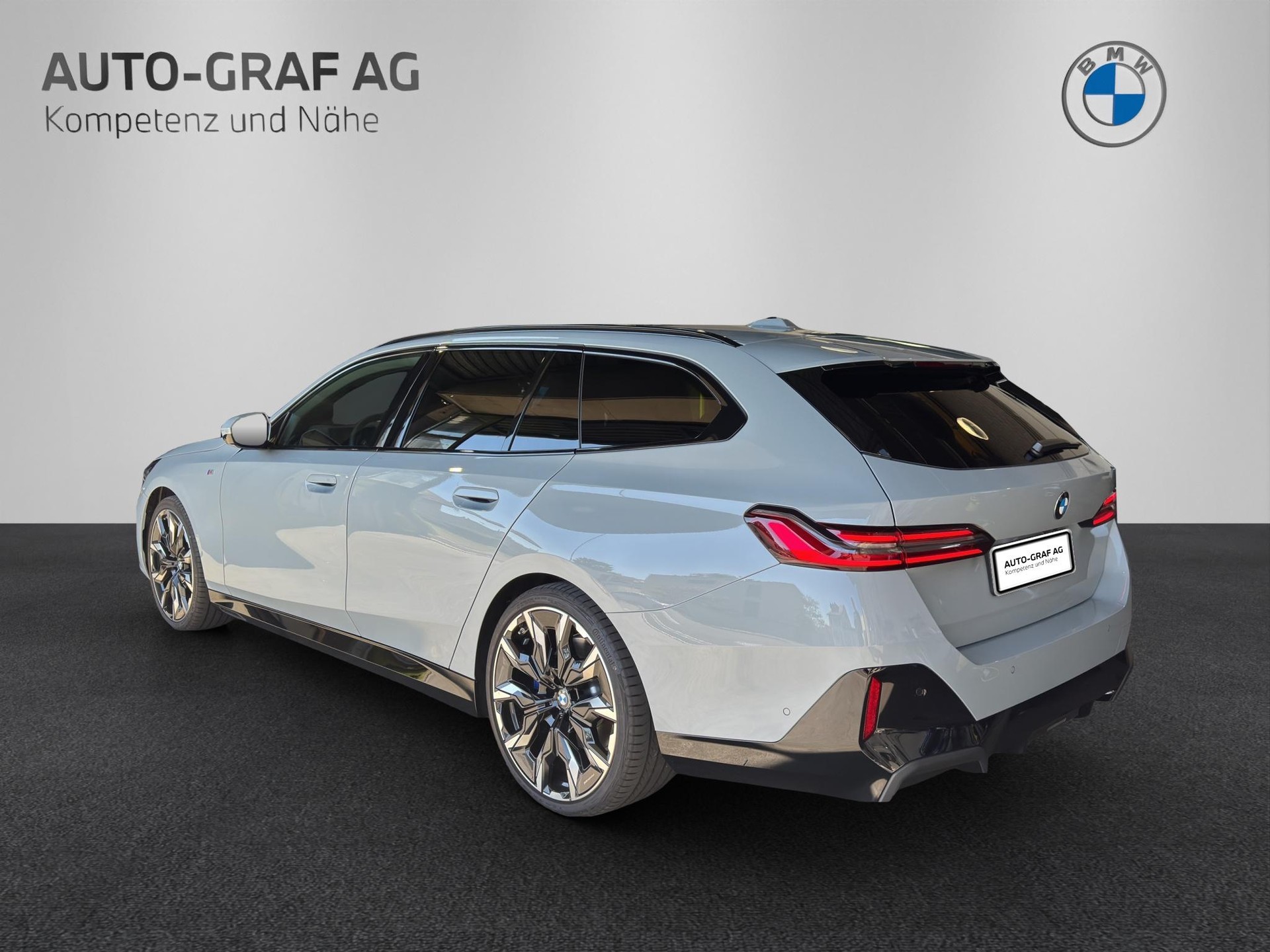 BMW 520d xDrive Touring M Sport Pro-image-2