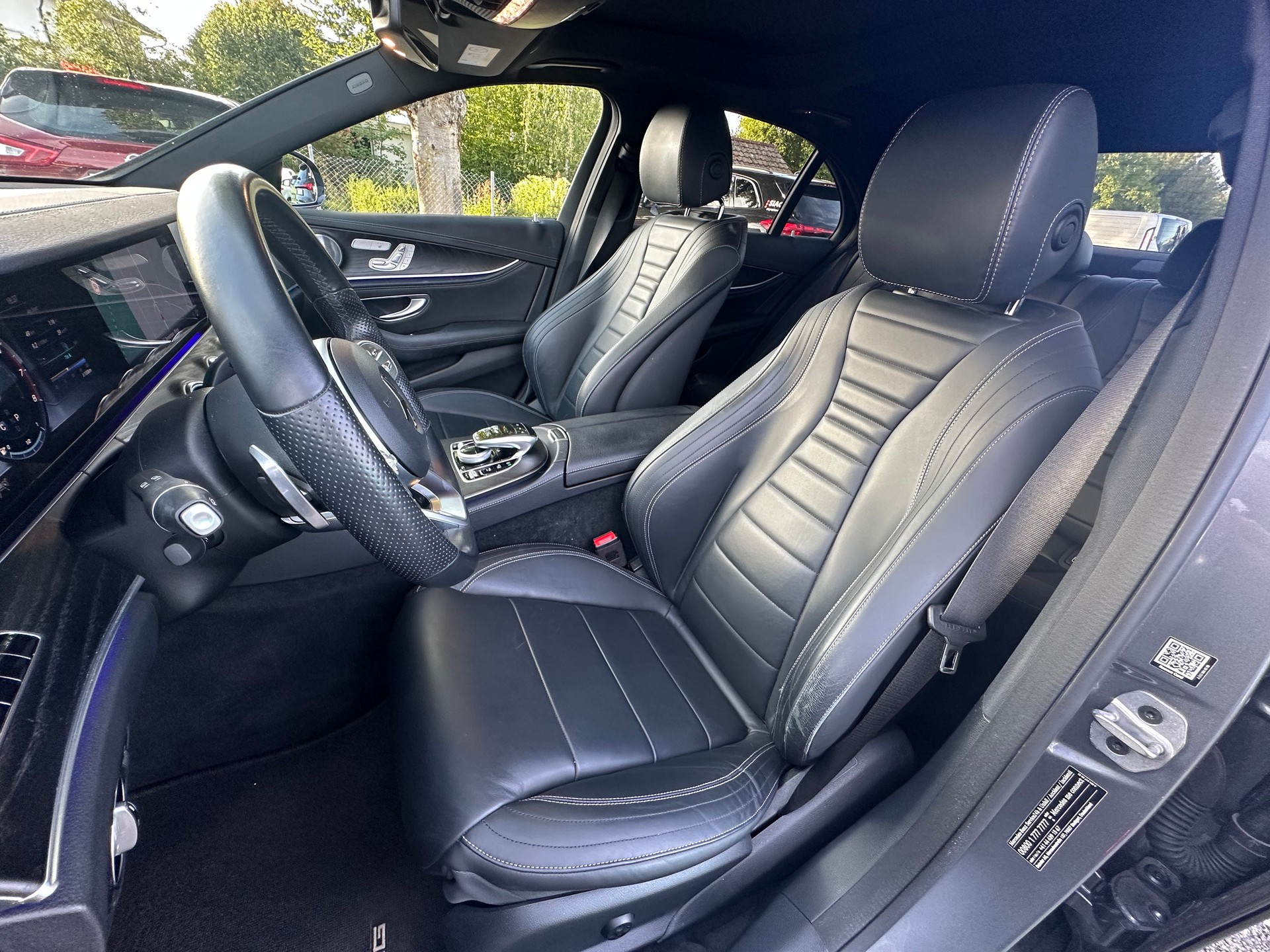 MERCEDES-BENZ E 200 AMG Line 4Matic 9G-Tronic-image-14