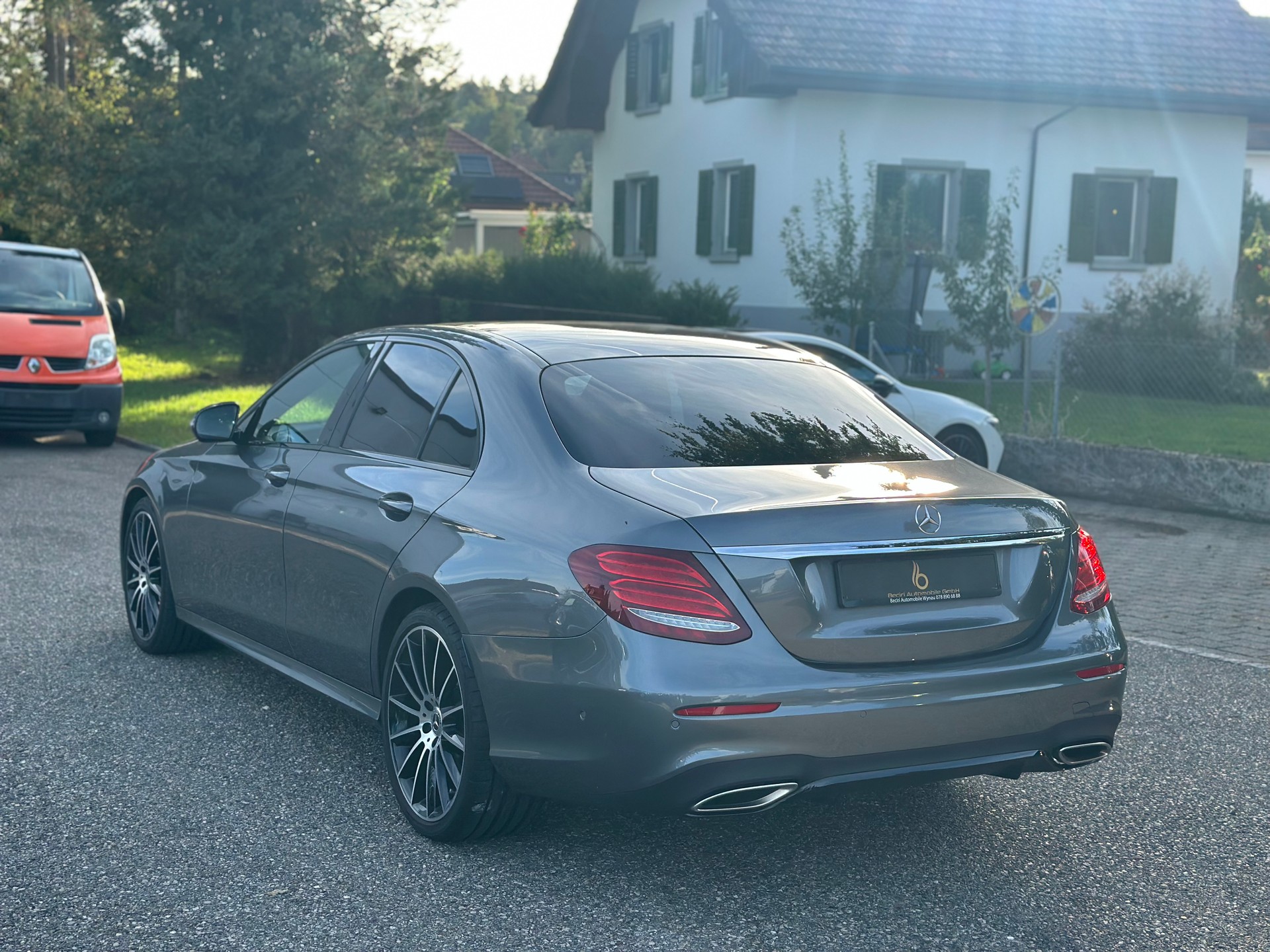 MERCEDES-BENZ E 200 AMG Line 4Matic 9G-Tronic-image-5