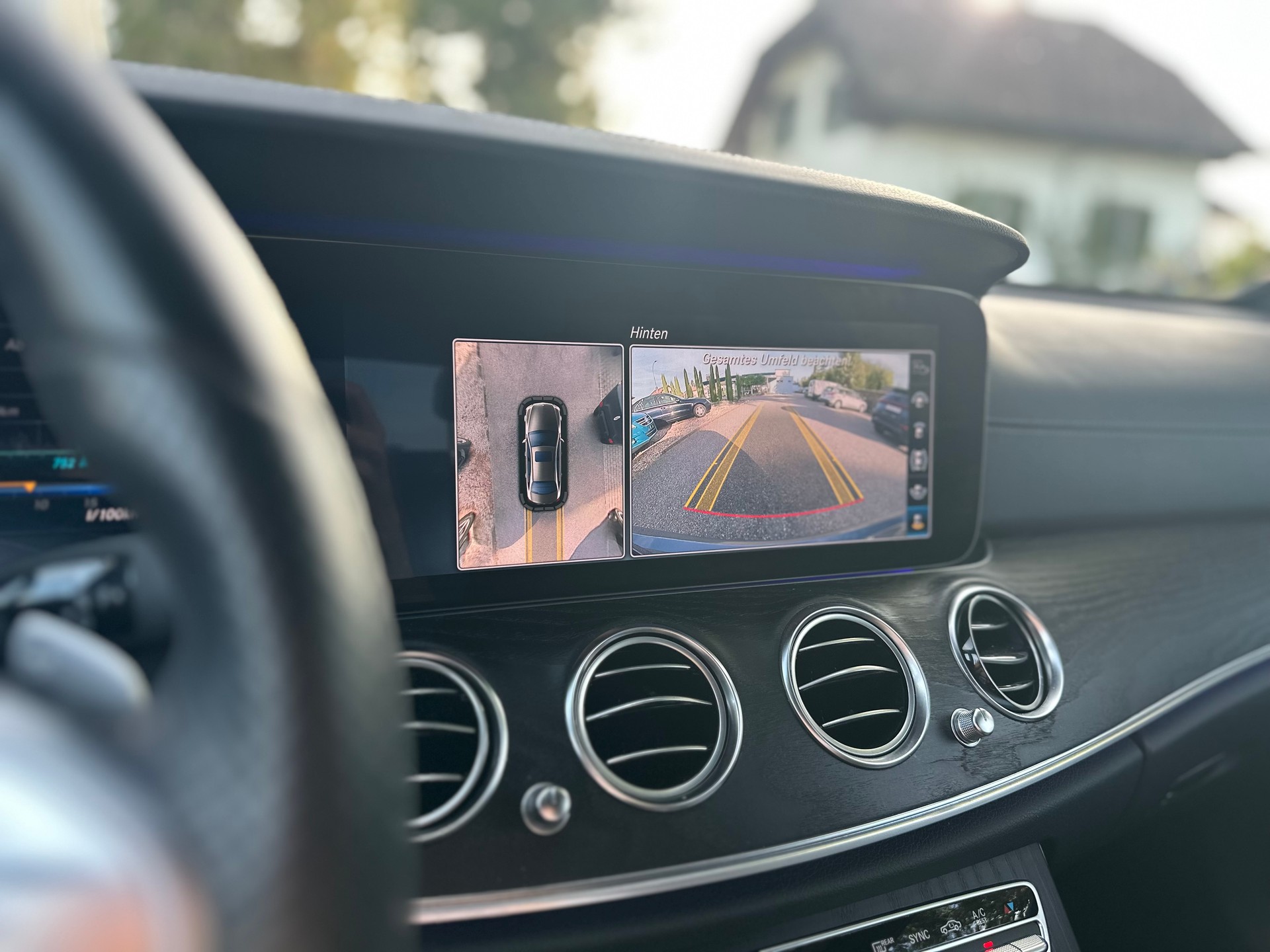 MERCEDES-BENZ E 200 AMG Line 4Matic 9G-Tronic-image-12