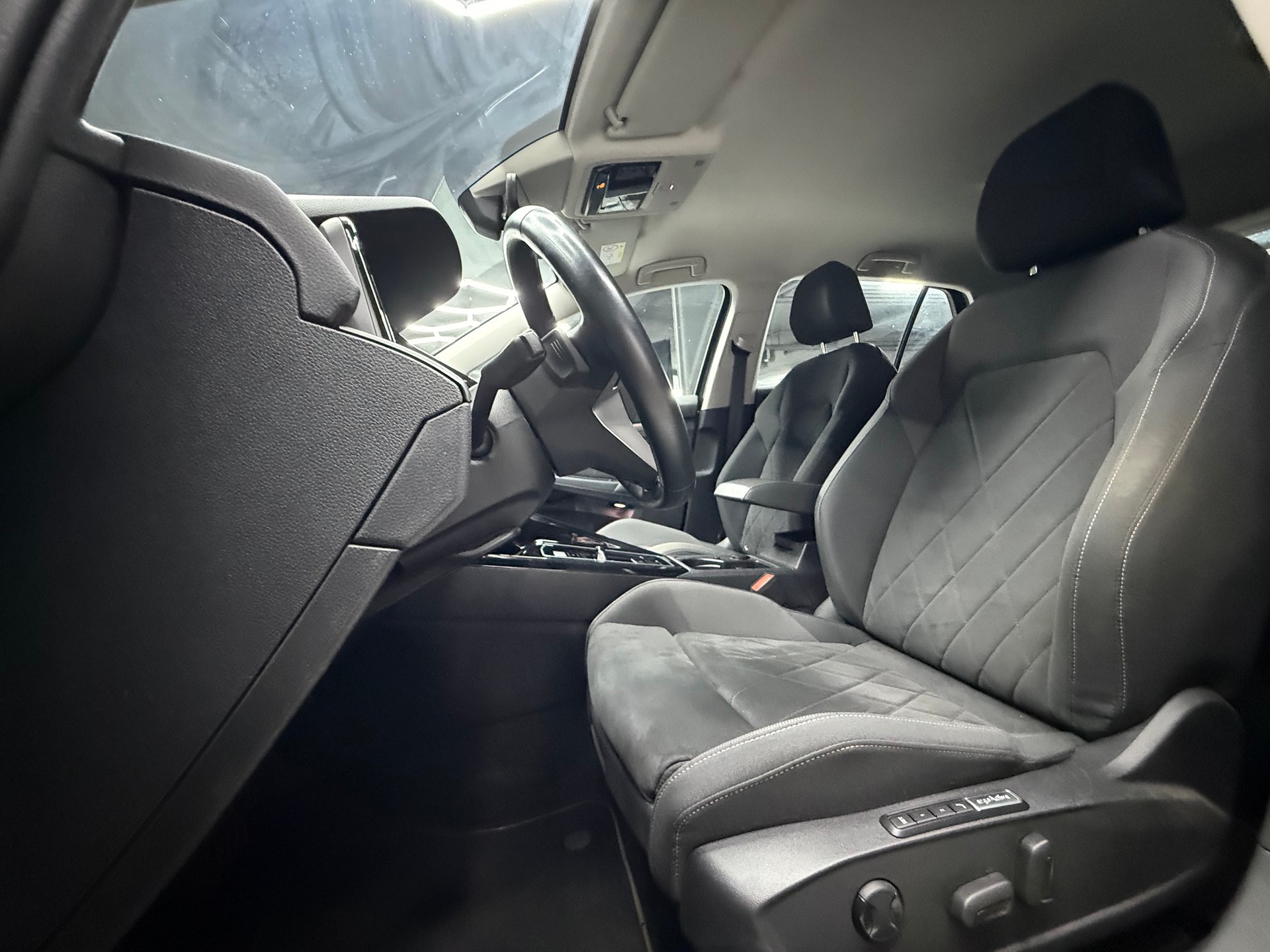VW Golf 2.0 TSI Style DSG-image-16