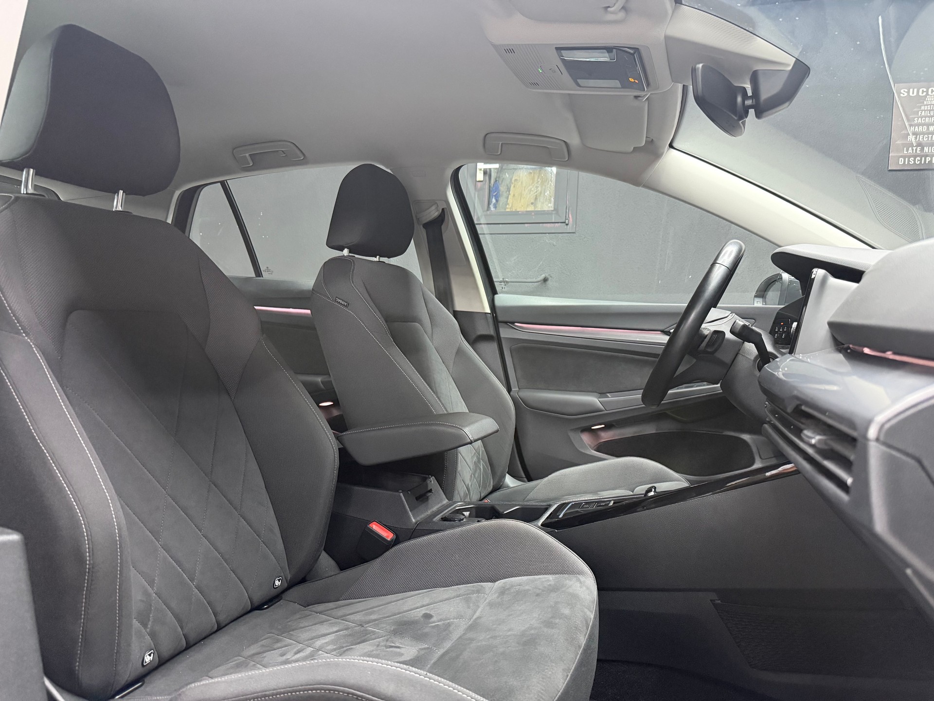 VW Golf 2.0 TSI Style DSG-image-15