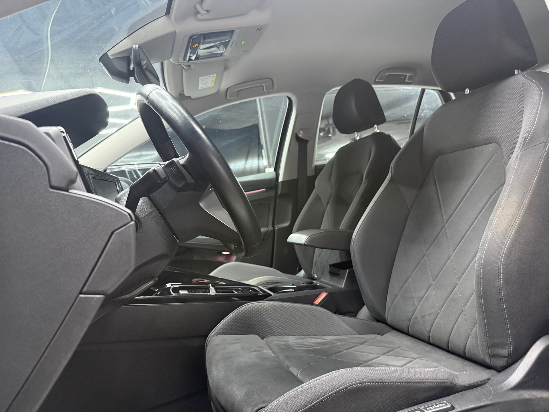 VW Golf 2.0 TSI Style DSG-image-17
